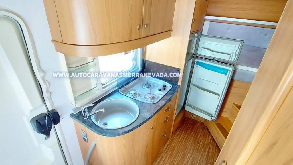 AUTOCARAVANA INTEGRAL BURSTNER AVIANO I675 En Autocaravanas Sierra Nevada llevamos más de 20 años ayudando a nuestros clientes a cumplir el sueño de viajar con libertad. Nacimos en 2004 con una idea clara: ofrecer autocaravanas de segunda mano en estado impecable, seleccionadas con exigencia y revisadas con el máximo detalle. Cada vehículo pasa por una revisión exhaustiva de más de 30 puntos, realizada por técnicos especializados que garantizan su perfecto funcionamiento. Cada vehículo es revisado y reacondicionado a fondo, cuidando cada detalle para que luzca, funcione y se sienta como nuevo, preparado para ofrecer años de fiabilidad y disfrute. Para más información o precio 💵 consulté en nuestra web www.autocaravanassierranevada.com o haga click 👉🖱️ en nuestro enlace ⬇️👇 https://autocaravanassierranevada.com/listings/25-100-burstner-aviano-i675/ ¿Quieres pagar a plazos? Llama y te informamos sin compromiso 📞617 79 57 19 📞687 85 35 11 EQUIPAMIENTO Y EXTRAS 👇 MOTOR: FIAT DUCATO 3.0 MULTIJET 160cv AÑO: 2008 KM: 62.000 Medidas exteriores: 6,90m x 2,90m Plazas: 4 EXTRAS Y EQUIPAMIENTO -Medida maletero con doble acceso: ( 2,10m x 1,10m x 1,20m) -Camas (Transversal/Colgante en cabina) - Aire acondicionado de motor - Espejos eléctricos - Equipo multimedia - Asientos giratorios - Oscurecedores REMIS en cabina completa - Mosquiteras en ventanas, claraboyas y puerta principal - Claraboyas transparentes y claraboya XXL en salón - Frigo DOMETIC (220v, Gas, 12v, Auto) 150L capacidad - Extractor de humos - Ducha con mampara dentro de aseo - Batería de 95ah - Calefacción Trumatic c - TV 12 V - Escalón eléctrico de aluminio - Toldo THULE de 4m - Neumáticos reforzados especial camper https://autocaravanassierranevada.com/ #autocaravanasgranada #autocaravanaocasion #autocaravanasdeocasion ventaautocaravana