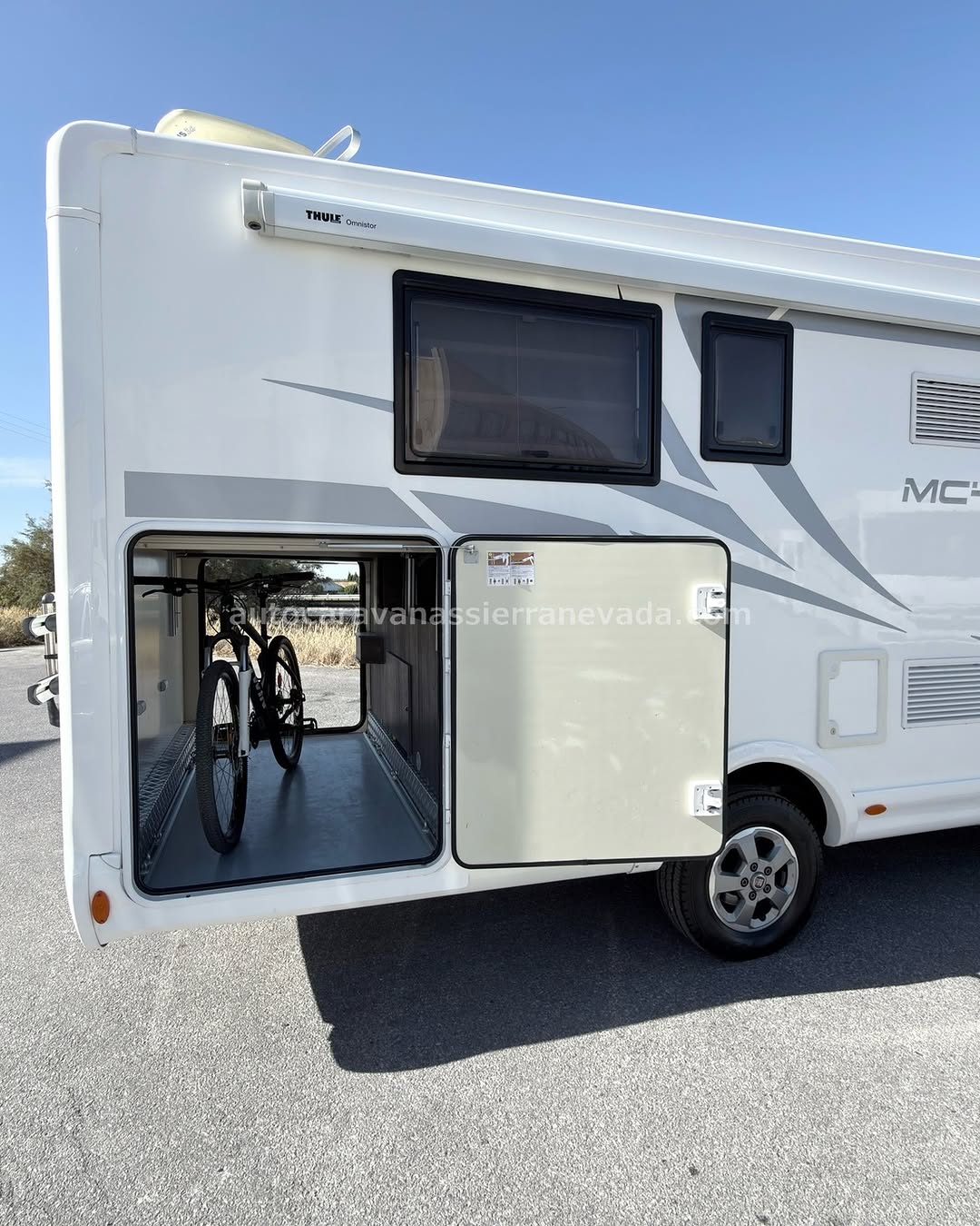 PERFILADA MCLOUIS MC4 879G

Autocaravanas Sierra Nevada empresa con más de 20 años de experiencia en el sector de venta de ocasión os ofrece esta magnífica casa rodante.🗣️👉 Para más información o precio 💵 consulté en nuestra página web

www.autocaravanassierranevada.com

➡️🌐💻 o haga click👉🖱️ en nuestro enlace ⬇️👇

https://autocaravanassierranevada.com/listings/mclouis-mc4-879g/

¿Quieres pagar a plazos?
Llama y te informamos sin compromiso

📞617795719
📞621251555

EQUIPAMIENTO Y EXTRAS 👇

TIPO DE VEHICULO: AUTOCARAVANA PERFILADA
MOTOR: Fiat Ducato 2.3 Multijet 130cv
AÑO: 2019
KM: 50.000
Medidas exteriores: 7,40m x 2,90m
Plazas viajar: 5

Extras y Equipamiento:
* Medida maletero con doble portón: (2,20m x 1,10m x 1,10m)
* Camas (Colgante eléctrica en salón/Isla elevable/Salón Convertible)
* Suspensión Neumática

- Aire acondicionado de motor
- AirBag(conductor y copiloto)
- Velocidad de Crucero
- Cierre centralizado
- Espejos eléctricos
- Elevalunas eléctricos
- Radio (USB-CD-BT-AUX)
- Camara de Visión trasera
- Asientos giratorios
- Oscurecedores REMIS en cabina completa
- Mosquiteras en ventanas ,claraboyas y puerta principal
- Claraboyas transparentes y Claraboya panorámica xxl en cabina
- TruboVent
- Frigo THETFORD (220v, Gas, 12v, Auto) 149L capacidad
- Ducha con mampara separada de aseo
- Baterías de 100ah.
- Placa solar de 100w.
- Calefacción Truma Combi
- Tv 12v. (TDT-HDMI-USB-DVD)
- Escalón de doble peldaño integrado
- Toldo THULE de 4m.
- Portabicis para 2
- Neumáticos reforzados especial camper

#autocaravanasgranada
#autocaravanaocasion
#autocaravanasdeocasion
#ventaautocaravana
#compraautocaravana
#autocaravanabarata
#caravaningandalucia
#autocaravanasur
#granadaturismo
#granadaocasion
#andaluciavanlife
#vanlife
#camperlife
#motorhome
#campervan
#viajarenautocaravana
#caravaninglife
#aventuraenruta
#viajeslibres
#escapadarural
#naturalezaylibertad
#viajarporelmundo
#rutavanlife
#descubreespaña