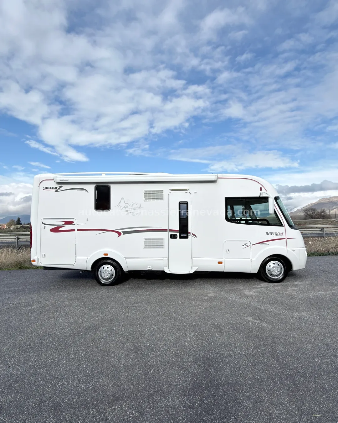 AUTOCARAVANA PERFILADA RAPIDO 9083 DF En Autocaravanas Sierra Nevada llevamos más de 20 años ayudando a nuestros clientes a cumplir el sueño de viajar con libertad. Nacimos en 2004 con una idea clara: ofrecer autocaravanas de segunda mano en estado impecable, seleccionadas con exigencia y revisadas con el máximo detalle. Cada vehículo pasa por una revisión exhaustiva de más de 30 puntos, realizada por técnicos especializados que garantizan su perfecto funcionamiento. Cada vehículo es revisado y reacondicionado a fondo, cuidando cada detalle para que luzca, funcione y se sienta como nuevo, preparado para ofrecer años de fiabilidad y disfrute. Para más información o precio 💵 consulté en nuestra web www.autocaravanassierranevada.com o haga click 👉🖱️ en nuestro enlace ⬇️👇 https://autocaravanassierranevada.com/listings/rapido-9083-df-a25-26/ ¿Quieres pagar a plazos? Llama y te informamos sin compromiso 📞617 79 57 19 📞687 85 35 11 EQUIPAMIENTO Y EXTRAS 👇 MOTOR: FIAT DUCATO 2.3 MULTIJET 130cv AÑO: 2010 KM: 94.000 Medidas exteriores: 6,80m x 2,90m Plazas: 4 * Medida maletero con doble acceso: (2,20m x 1,20m x 1,25m) * Camas (Transversal/Colgante en cabina) * Chasis ALKO - Aire acondicionado de motor - AirBag(en conductor) - Velocidad de Crucero - Cierre Centralizado (en cabina) - Espejos eléctricos - Elevalunas eléctricos (en conductor) - Equipo Multimedia - Cámara de Visión Trasera - Asientos Giratorios - Oscurecedores REMIS en cabina completa - Mosquiteras en ventanas, claraboyas y puerta principal - Claraboyas transparentes y Claraboya xxl en salón - Frigo DOMETIC (220v, Gas, 12v, Auto) 150L capacidad - Extractor de Humos - Ducha con mampara dentro de aseo - Batería de 95ah. - Placa Solar de 100w. - Calefacción Truma Combi - TV 12 V. - Escalón doble peldaño integrado - Toldo THULE de 4m. - Baca de aluminio - Patas estabilizadoras - Portabicis THULE para 2 - Ducha exterior - Maleteros laterales - Neumáticos reforzados especial camper https://autocaravanassierranevada.com/ #autocaravanasgranada #autocaravanaocasion #autocaravanasdeocasion ventaautocaravana