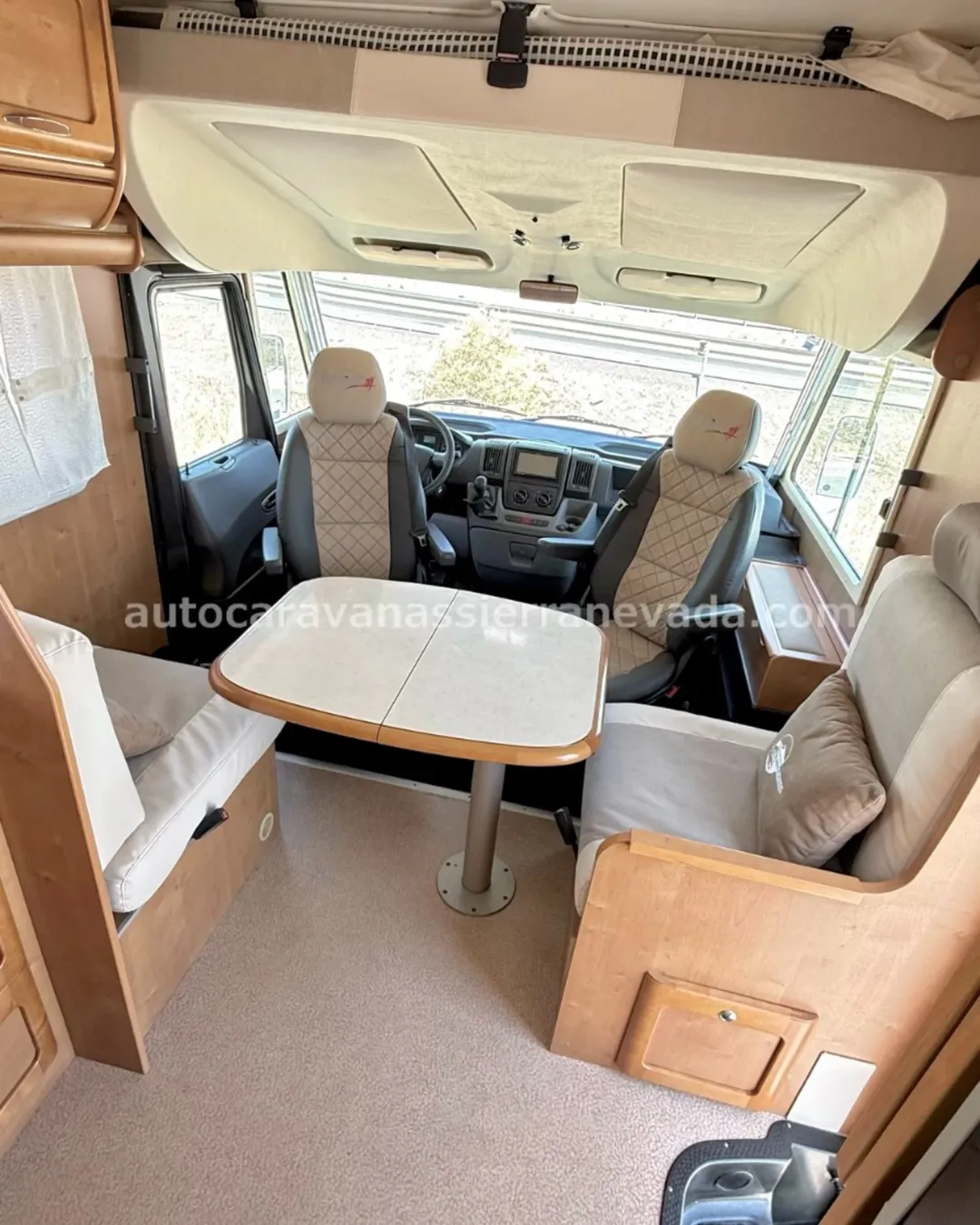 𝐀𝐔𝐓𝐎𝐂𝐀𝐑𝐀𝐕𝐀𝐍𝐀 𝐈𝐍𝐓𝐄𝐆𝐑𝐀𝐋 𝐑𝐀𝐏𝐈𝐃𝐎 𝟗𝟒𝟔𝐅 Autocaravanas Sierra Nevada empresa con más de 20 años de experiencia en el sector de venta de ocasión os ofrece esta magnífica casa rodante.🗣️👉 Para más información o precio 💵 consulté en nuestra página web. www.autocaravanassierranevada.com ➡️🌐💻 o haga click👉🖱️ en nuestro enlace ⬇️👇 ¿Quieres pagar a plazos? Llama y te informamos sin compromiso 📞617 79 57 19 📞687 85 35 11 INTEGRAL RAPIDO 946F MOTOR: Fiat Ducato 2.3 MultiJet 130cv AÑO: 2009 KM: 168.000 Medidas exteriores: 6,20 m x 3,00 Plazas viajar: 4 Plazas dormir: 4 *Medida garaje: (2,00m x 0,85m x 0,90m) *Camas (Francesa/Colgante en cabina) EQUIPAMIENTO Y EXTRAS 👇 -Aire acondicionado (de motor) -AirBag(sólo conductor) -Cierre centralizado -Elevalunas eléctricos(conductor) -Radio (2DIN-CD-USB-MP3-BT) -Cámara de visión trasera(en radio) -Asientos giratorios -OscurecedoresREMIS en cabina completa -Mosquiteras en ventanas, claraboyas -Claraboyas transparentes y Claraboya xxl en salón -Frigo DOMETIC(220v, Gas, 12v, Auto) 150L capacidad -Extractor de humos -Ducha con mampara dentro de aseo -Inverter de 1000w -BateríaLITIO de 120ah. -Placa solar de 100w. -Calefacción Trumatic c -Tv 12v. (TDT-HDMI-USB-DVD) -Escalón de doble peldaño integrado -Toldo FIAMMAde 3m. -Baca de aluminio -Patas estabilizadoras -1 Cierre de Seguridad -Maleteros laterales extraíbles -Neumáticos reforzados especial camper #autocaravanasgranada #autocaravanaocasion #autocaravanasdeocasion #ventaautocaravana #compraautocaravana #autocaravanabarata #caravaningandalucia #autocaravanasur #granadaturismo #granadaocasion #andaluciavanlife #vanlife #camperlife #motorhome #campervan #viajarenautocaravana #caravaninglife #aventuraenruta #viajeslibres #escapadarural #naturalezaylibertad #viajarporelmundo #rutavanlife #descubreespaña