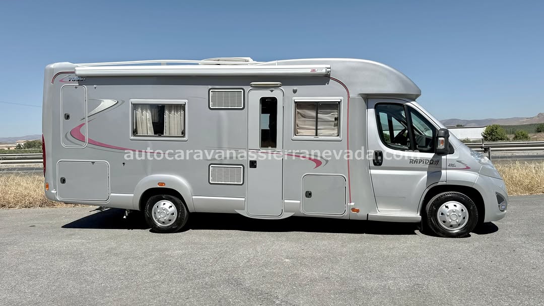 Perfilada RAPIDO, modelo 7099+

Autocaravanas Sierra Nevada empresa con más de 20 años de experiencia en el sector de venta de ocasión os ofrece esta magnífica casa rodante.🗣️👉 Para más información o precio 💵 consulté en nuestra página web

www.autocaravanassierranevada.com

➡️🌐💻 o haga click👉🖱️ en nuestro enlace ⬇️👇

https://autocaravanassierranevada.com/listings/rapido-7099/
¿Quieres pagar a plazos?
Llama y te informamos sin compromiso

📞617795719
📞621251555

Extras 👇

MOTOR:Fiat 2.3 MultiJet 130cv
AÑO: 2010
KM: 91.000
Medidas: 7,00m x 2,90m
Plazas viajar: 4
Plazas dormir: 4
* Medida Garaje: (1,95m x 1,15m x 0,30m)
* Camas (Francesa/ Salón Convertible)
* Chasis ALKO + Barras de torsión

Extras:
Aire acondicionado (de motor)
AirBag(sólo conductor)
Velocidad de Crucero.
Cierre centralizado.
Espejos eléctricos.
Elevalunas eléctricos.
Radio (2DIN-CD-USB-AUX-BT-SD)
Asientos giratorios.
OscurecedoresREMIS en cabina completa.
Mosquiteras en ventanas, claraboyas y puerta principal.
Ventana PRACTICABLE con mosquitera en puerta principal.
Claraboyas transparentes y Claraboya panorámica en cabina.
Frigo DOMETIC(220v, Gas, 12v, Auto) 150L capacidad.
Extractor de humos.
Ducha con mampara dentro de aseo.
Batería de 95ah.
Placa solar de 100w.
Calefacción Truma Combi
Tv 12v. (TDT-HDMI-USB-DVD)
Escalón de doble peldaño integrado.
Toldo FIAMMA de 4m.
Baca de aluminio.
Portabicis para 3.
Ducha exterior.
Neumáticos reforzados marca CONTINENTAL especial camper.

#autocaravanastyle #viajarconniños #viajarenautocaravanaconniños #roadtrip #autocaravanaadventure #ventadeautocaravanas #autocaravanassierranevada #autocaravantravel #autocaravanaenlaplaya #kitcamping #differentholidays #camaisla #motorhome #caravanas1000 #camper #motorhome