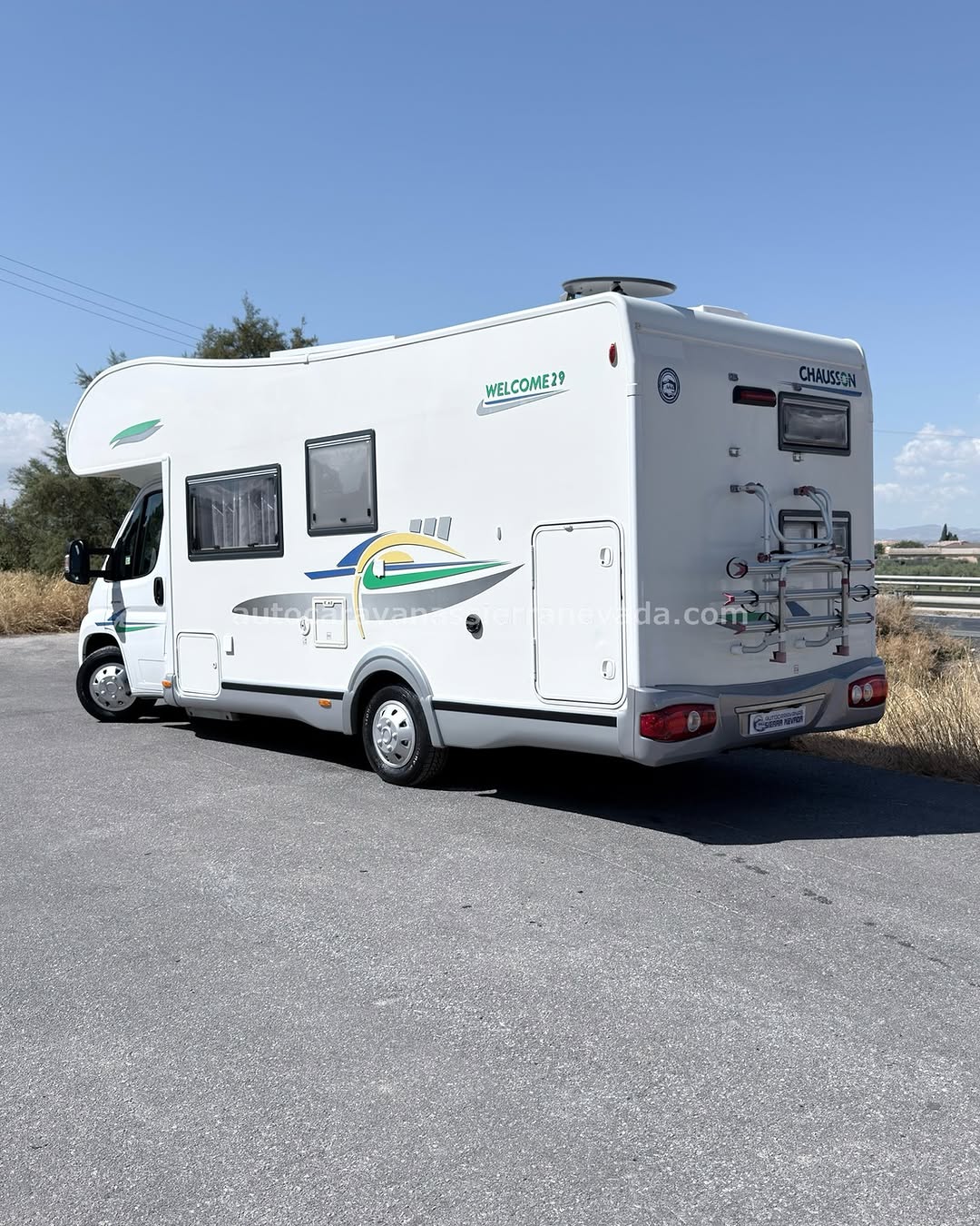 CAPUCHINA CHAUSSON WELCOME 29

Autocaravanas Sierra Nevada empresa con más de 20 años de experiencia en el sector de venta de ocasión os ofrece esta magnífica casa rodante.🗣️👉 Para más información o precio 💵 consulté en nuestra página web

www.autocaravanassierranevada.com

➡️🌐💻 o haga click👉🖱️ en nuestro enlace ⬇️👇

https://autocaravanassierranevada.com/listings/chaussonwelcome-29/

¿Quieres pagar a plazos?
Llama y te informamos sin compromiso

📞617795719
📞621251555

Extras 👇

MOTOR: Citroën 2.2 HDI 130cv
AÑO: 2008
KM: 113.000
Medidas: 7,00m x 3,00m
Plazas viajar: 5
Plazas dormir: 5
* Medida Garaje con doble portón : (2,20m x 0,75m x 0,55m)
* Camas (Literas/ Salón Convertible/Capuchina)
* Suspensión Neumática
Extras:
Aire acondicionado(de motor)
AirBag (conductor y copiloto)
Velocidad de Crucero
Cierre centralizado(en cabina)
Espejos eléctricos
Elevalunas eléctricos
Radio (USB-BT-AUX-SD)
Asientos giratorios
Oscurecedores REMIS en cabina completa
Mosquiteras en ventanas, claraboyas y puerta principal
Claraboya XXL en salón
TurboVent
Frigo THETFORD (220v, Gas, 12v) 175L capacidad
Ducha con mampara dentro de aseo
2 Batería de 95ah.
2 Placa solar de 100w.
Calefacción Trumatic c
Tv 12v. (TDT-HDMI-USB-DVD-SD)
Escalón de doble peldaño integrado
Toldo PROSTOR de 4m.
Portabicis para 3
Neumáticos reforzados especial camper

#autocaravanastyle #viajarconniños #viajarenautocaravanaconniños #roadtrip #autocaravanaadventure #ventadeautocaravanas #autocaravanassierranevada #autocaravantravel #autocaravanaenlaplaya #kitcamping #differentholidays #camaisla #motorhome #caravanas1000 #camper