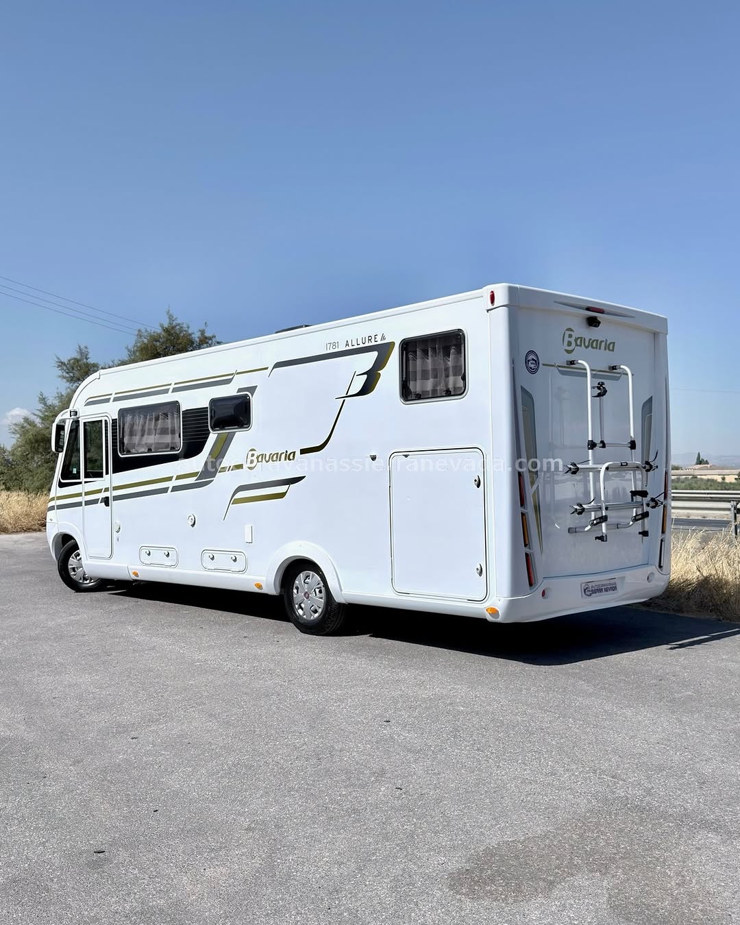 Integral BAVARIA ALLURE I78

Autocaravanas Sierra Nevada empresa con más de 20 años de experiencia en el sector de venta de ocasión os ofrece esta magnífica casa rodante.🗣️👉 Para más información o precio 💵 consulté en nuestra página web

www.autocaravanassierranevada.com

➡️🌐💻 o haga click👉🖱️ en nuestro enlace ⬇️👇

https://autocaravanassierranevada.com/listings/bavaria-allure-i781/

¿Quieres pagar a plazos?
Llama y te informamos sin compromiso

📞617795719
📞621251555

Extras 👇
CARNET C
MOTOR: Fiat Ducato 3.0 MultiJet 180cv
AÑO: 2016
KM: 82.000
Medidas: 7,80m x 3,00m
Plazas viajar: 4
Plazas dormir: 4
* Medida Garaje con doble portón : (2,25m x 1,40m x 1,20m)
* Camas (Gemelas / Colgante)
* Chasis ALKO + Barras de torsión
* Cadena de distribución
Extras:
Aire acondicionado (de motor)
AirBag (conductor y copiloto)
Velocidad de Crucero
Cierre centralizado
Espejos eléctricos(no se mueve a los lados)
Elevalunas eléctricos (sólo conductor)
Radio (2DIN -CD-USB-BT-Navegador)
Cámara de visión trasera
Asientos giratorios
Oscurecedores REMIS en cabina completa
Mosquiteras en ventanas, claraboyas y puerta principal
Claraboyas transparentes y Claraboya xxl en salón
Frigo DOMETIC (220v, Gas, 12v, Auto) 160L capacidad
Extractor de humos
Ducha con mampara separada de aseo
WC con SOG
Batería de 95ah.
2 Placa solar de 100w.
Calefacción ALDE
Tv 12v. (TDT-HDMI-USB-DVD)
Escalón eléctrico de aluminio
Toldo FIAMMA F45 de 5m.
Portabicis para 2
Ducha exterior
Maleteros laterales con acceso al doble suelo
Grandes huecos de almacenaje bajo camas gemelas
Neumaticos reforzados marca MICHELIN especial camper

#autocaravanastyle #viajarconniños #viajarenautocaravanaconniños #roadtrip #autocaravanaadventure #ventadeautocaravanas #autocaravanassierranevada #autocaravantravel #autocaravanaenlaplaya #kitcamping #differentholidays #camaisla #motorhome #caravanas1000 #camper