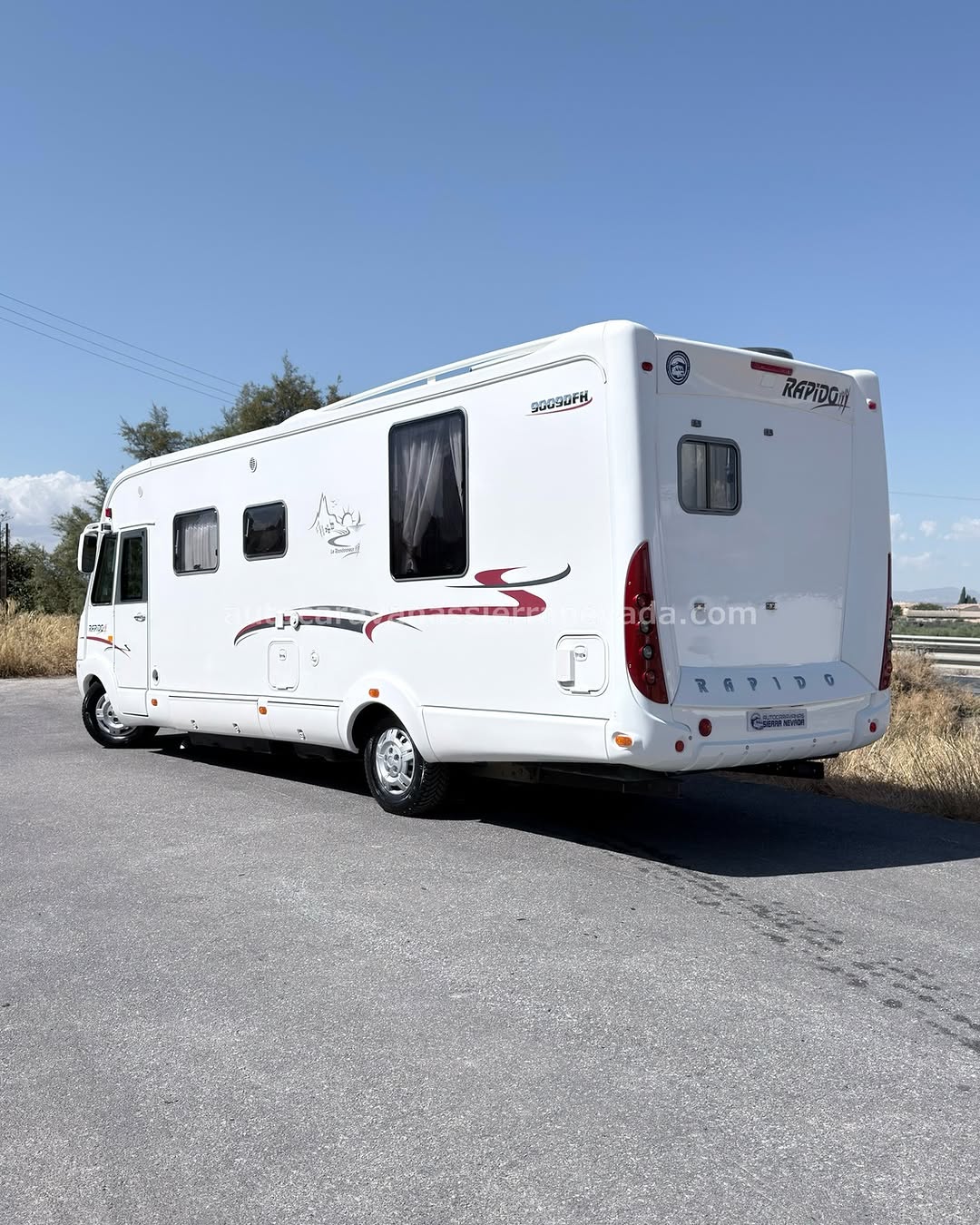 Integral RAPIDO 9009DFH

Autocaravanas Sierra Nevada empresa con más de 20 años de experiencia en el sector de venta de ocasión os ofrece esta magnífica casa rodante.🗣️👉 Para más información o precio 💵 consulté en nuestra página web

www.autocaravanassierranevada.com

➡️🌐💻 o haga click👉🖱️ en nuestro enlace ⬇️👇

https://autocaravanassierranevada.com/listings/rapido-9009dfh/

¿Quieres pagar a plazos?
Llama y te informamos sin compromiso

📞617795719
📞621251555

Extras 👇

CARNET C

MOTOR: Fiat Ducato 3.0 MultiJet 160cv
AÑO: 2009
KM: 99.000
Medidas: 7,80m x 3,00m
Plazas viajar: 4
Plazas dormir: 4
* Medida Garaje : (2,00m x 1,00m x 0,30m)
* Camas (Semi-Isla / Colgante en cabina)
* Chasis ALKO + Barras de torsión
* Cadena de distribución

Extras:
Aire acondicionado(de motor)
AirBag (conductor y copiloto)
A.S.R (Sistema antiderrapaje)
Velocidad de Crucero
Cierre centralizado
Espejos eléctricos
Elevalunas eléctricos (sólo conductor)
Radio (CD-AUX)
Asientos giratorios
Oscurecedores REMIS en cabina completa
Mosquiteras en ventanas, claraboyas y puerta principal
Claraboyas transparentes y Claraboya xxl en salón
Frigo DOMETIC (220v, Gas, 12v, Auto) 150L capacidad
Extractor de humos
Ducha con mampara dentro de aseo
WC con SOG
Batería de 95ah.
Placa solar de 100w.
Calefacción Truma combi E y Truma Combi
Tv 12v. (TDT-HDMI)
Escalón de doble peldaño integrado
Toldo FIAMMA F45 de 4,5m.
Baca de aluminio
2 Cierres de seguridad
Maleteros laterales
Ducha exterior
Neumáticos reforzados marca MICHELIN especial camper

#autocaravanastyle #viajarconniños #viajarenautocaravanaconniños #roadtrip #autocaravanaadventure #ventadeautocaravanas #autocaravanassierranevada #autocaravantravel #autocaravanaenlaplaya #kitcamping #differentholidays #camaisla #motorhome #caravanas1000 #camper