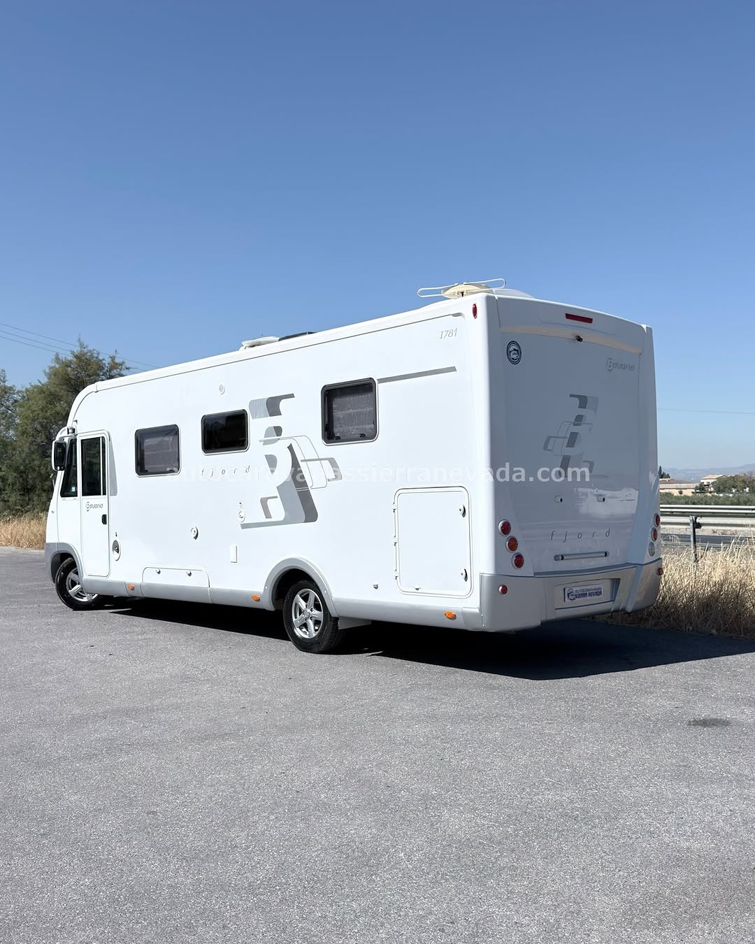 Integral BAVARIA FJORD I781

Autocaravanas Sierra Nevada empresa con más de 20 años de experiencia en el sector de venta de ocasión os ofrece esta magnífica casa rodante.🗣️👉 Para más información o precio 💵 consulté en nuestra página web

www.autocaravanassierranevada.com

➡️🌐💻 o haga click👉🖱️ en nuestro enlace ⬇️👇

https://autocaravanassierranevada.com/listings/bavaria-fjord-i781/

¿Quieres pagar a plazos?
Llama y te informamos sin compromiso

📞617795719
📞621251555

Extras 👇

MOTOR: Fiat Ducato 3.0 MultiJet 180cv
AÑO: 2014
KM: 97.000
Medidas: 7,80m x 3,05m
Plazas viajar: 4
Plazas dormir: 4
* Medida Garaje con doble portón : (2,25m x 1,00m x 0,95m)
* Camas (Isla/ Colgante)
* Chasis ALKO + Barras de torsión
* Cadena de distribución
Extras:
Aire acondicionado (de motor)
Velocidad de Crucero
Cierre centralizado
Espejos eléctricos
Elevalunas eléctricos (sólo conductor)
Radio (CD-BLUETOOTH)
Cámara de visión trasera
Asientos giratorios
Oscurecedores REMIS en cabina completa
Mosquiteras en ventanas, claraboyas y puerta principal
Claraboyas transparentes y Claraboya xxl en salón
Aire Acondicionado 220V
Frigo DOMETIC (220v, Gas, 12v, Auto) 160L capacidad
Horno
Extractor de humos
Ducha con mampara separada de aseo
Batería LITIO de 200ah.
2 Placa solar de 100w.
Calefacción ALDE
2 Tv 12v.
Escalón eléctrico de aluminio
Toldo FIAMMA F45 de 5m.
Ducha exterior
Maletero lateral
Neumaticos reforzados marca CONTINENTAL especial camper

#autocaravanastyle #viajarconniños #viajarenautocaravanaconniños #roadtrip #autocaravanaadventure #ventadeautocaravanas #autocaravanassierranevada #autocaravantravel #autocaravanaenlaplaya #kitcamping #differentholidays #camaisla #motorhome #caravanas1000 #camper
