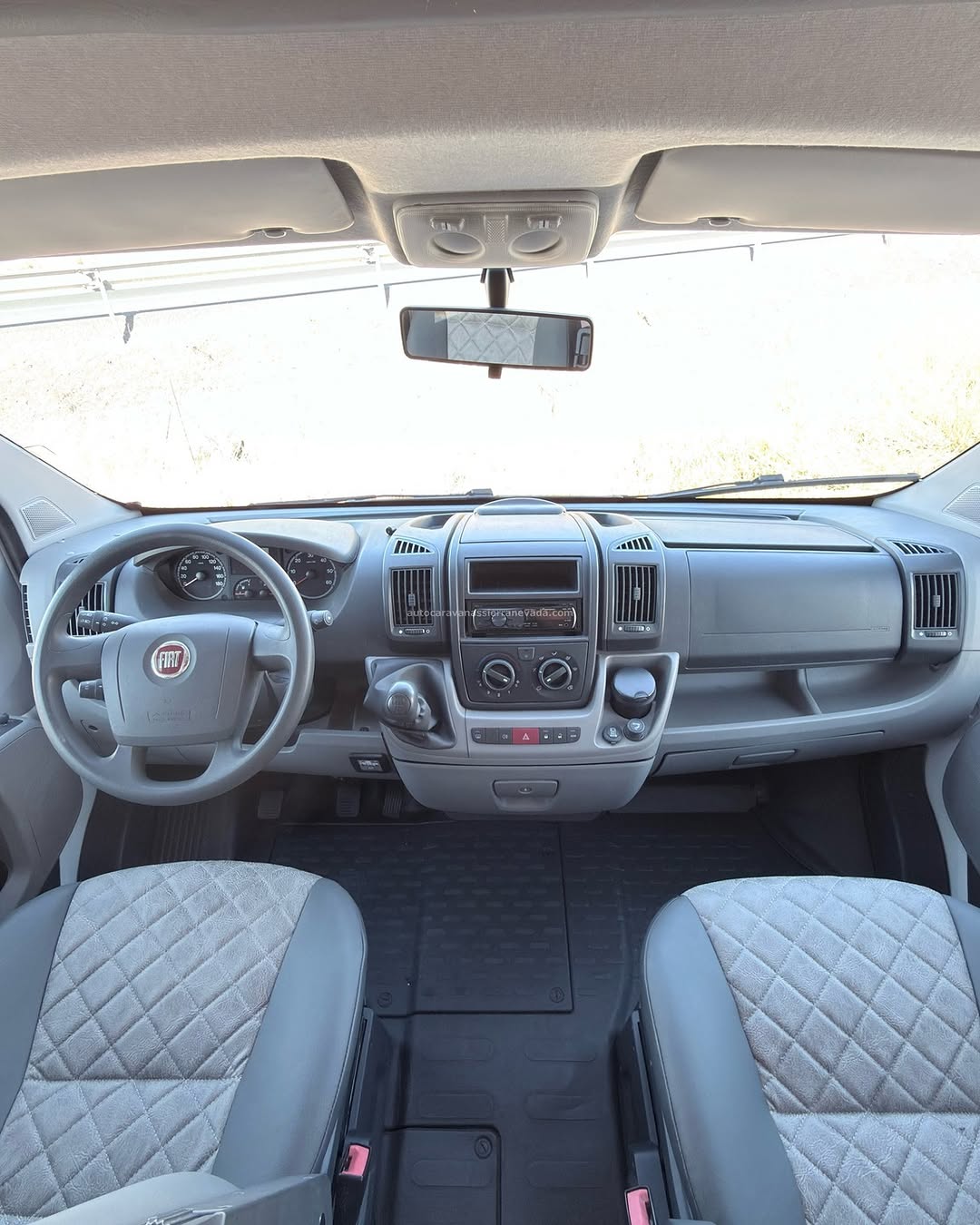 Autocaravana Perfilada LAIKA X713R Autocaravanas Sierra Nevada empresa con más de 20 años de experiencia en el sector de venta de ocasión os ofrece esta magnífica casa rodante.🗣️👉 Para más información o precio 💵 consulté en nuestra página web www.autocaravanassierranevada.com ➡️🌐💻 o haga click👉🖱️ en nuestro enlace ⬇️👇 https://autocaravanassierranevada.com/listings/laika-x713r/ ¿Quieres pagar a plazos? Llama y te informamos sin compromiso 📞617795719 📞621251555 Extras 👇 MOTOR: Fiat Ducato 2.3 MultiJet 130cv AÑO: 2011 KM: 108.000 Medidas: 7,20m x 2,90m Plazas viajar: 4 Plazas dormir: 4 * Medida Garaje: (0,70m x 1,10m x 0,95m) * Camas (Salón Convertible para 1/ Isla lateral / Colgante eléctrica en salón para 1) Extras: Aire acondicionado (de motor) AirBag (conductor y copiloto) A.S.R (Sistema antiderrapaje) Velocidad de Crucero Cierre centralizado Espejos eléctricos Elevalunas eléctricos Radio (CD-AUX) Cámara de visión trasera Sensor de Aparcamiento Asientos giratorios Mosquiteras en ventanas, claraboyas y puerta principal Claraboyas xxl en salón y cama trasera Frigo DOMETIC (220v, Gas, 12v, Auto) 142L capacidad Horno Extractor de humos Ducha con mampara separada de aseo Batería de 100ah. Placa solar de 100w. Calefacción Truma Combi Tv 12v. (TDT-HDMI-USB-DVD) Escalón de doble peldaño integrado Toldo FIAMMA F45 de 4m. Portabicis FIAMMA para 4 Neumáticos reforzados especial camper #autocaravanasgranada #autocaravanaocasion #autocaravanasdeocasion #ventaautocaravana #compraautocaravana #autocaravanabarata #caravaningandalucia #autocaravanasur #granadaturismo #granadaocasion #andaluciavanlife #vanlife #camperlife #motorhome #campervan #viajarenautocaravana #caravaninglife #aventuraenruta #viajeslibres #escapadarural #naturalezaylibertad #viajarporelmundo #rutavanlife #descubreespaña #autocaravanaspain