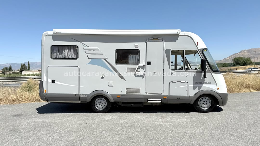 INTEGRAL HYMER B514

Autocaravanas Sierra Nevada empresa con más de 20 años de experiencia en el sector de venta de ocasión os ofrece esta magnífica casa rodante.🗣️👉 Para más información o precio 💵 consulté en nuestra página web

www.autocaravanassierranevada.com

➡️🌐💻 o haga click👉🖱️ en nuestro enlace ⬇️👇

https://autocaravanassierranevada.com/listings/hymerb514-2/

¿Quieres pagar a plazos?
Llama y te informamos sin compromiso

📞617795719
📞621251555

Extras 👇

MOTOR:Fiat Ducato 2.8 JTD 128cv
AÑO: 2005
KM: 69.000
Medidas:6,10 m x 2,90m
Plazas viajar: 4
Plazas dormir:4
* Medida Garaje de doble portón: (2,00m x 1,40m x 1,20m)
* Camas (Colgante en cabina/ Transversal)
*Chasis Alko + barras de torsión

EXTRAS:
Aire acondicionado (de motor)
Elevalunas eléctricos (sólo conductor)
Radio (CD)
Cámara de visión trasera
Asientos giratorios
Oscurecedores en cabina REMIS
Mosquiteras en ventanas, claraboyas y puerta principal
Claraboyas transparentes y claraboya XXL en salón y WC
Frigo DOMETIC(220v, Gas, 12v) 97L capacidad
Extractor de humos
Ducha con mampara dentro de aseo
Bateríade95ah.
Calefacción TRUMATICC
Escalón eléctrico de doble peldaño
Toldo OMNISTOR de 4 m.
1 Cierre de seguridad en puerta principal
Maletero lateral con acceso a doble suelo
Neumáticosreforzados marca MICHELINespecial camper

#autocaravanastyle #viajarconniños #viajarenautocaravanaconniños #roadtrip #autocaravanaadventure #ventadeautocaravanas #autocaravanassierranevada #autocaravantravel #autocaravanaenlaplaya #kitcamping #differentholidays #camaisla #motorhome #caravanas1000 #camper #motorhome