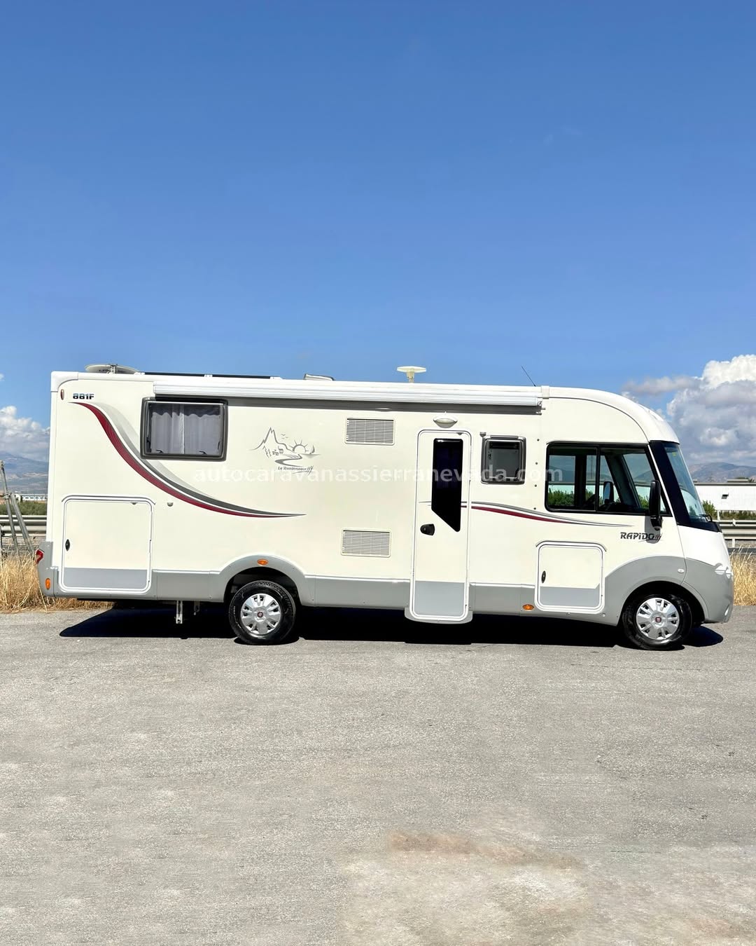 INTEGRAL RAPIDO 881F

Autocaravanas Sierra Nevada empresa con más de 20 años de experiencia en el sector de venta de ocasión os ofrece esta magnífica casa rodante.🗣️👉 Para más información o precio 💵 consulté en nuestra página web

www.autocaravanassierranevada.com

➡️🌐💻 o haga click👉🖱️ en nuestro enlace ⬇️👇

https://autocaravanassierranevada.com/listings/rapido-881f/

¿Quieres pagar a plazos?
Llama y te informamos sin compromiso

📞617795719
📞621251555

Extras 👇

MOTOR: Fiat Ducato 2.3 MultiJet 130cv
AÑO: 2014
KM: 84.000
Medidas: 7,00m x 3,00m
Plazas viajar: 4
Plazas dormir: 4
* Medida Garaje con doble portón : (2,20m x 1,15m x 0,95m)
* Camas (Isla / Colgante)
* Suspensión Neumática

Extras:
Aire acondicionado (de motor)
AirBag ( conductor y copiloto)
Velocidad de Crucero
Cierre centralizado
Elevalunas eléctricos (sólo conductor)
Radio (2DIN-CD-BT)
Cámara de visión trasera(en radio)
Asientos giratorios
Oscurecedores REMIS en cabina completa
Mosquiteras en ventanas, claraboyas y puerta principal
Claraboyas transparentes y Claraboya xxl en salón
Frigo DOMETIC (220v, Gas, 12v, Auto) 160L capacidad
Horno
Extractor de humos
Baño central con mampara separada de aseo
Inveror 1.500
Batería LITIO de 200ah.
2 Placa solar de 100w. con regulador mppt
Calefacción Truma Combi
Tv 12v. (TDT-HDMI-USB-DVD)
Escalón de doble peldaño integrado
Toldo FIAMMA F45 de 4m.
Patas estabilizadoras
Neumáticos reforzados marca CONTINENTAL especial camper

#autocaravanastyle #viajarconniños #viajarenautocaravanaconniños #roadtrip #autocaravanaadventure #ventadeautocaravanas #autocaravanassierranevada #autocaravantravel #autocaravanaenlaplaya #kitcamping #differentholidays #camaisla #motorhome #caravanas1000 #camper