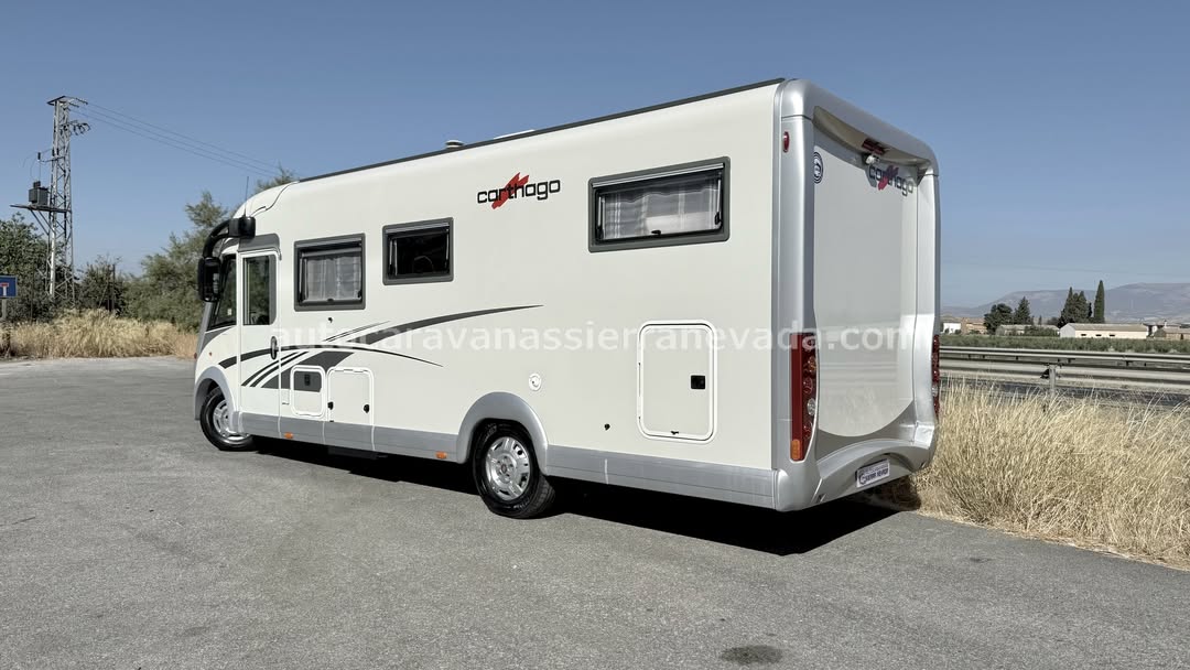 Integral CARTHAGO Chic C-Line Autocaravanas Sierra Nevada empresa con más de 20 años de experiencia en el sector de venta de ocasión os ofrece esta magnífica casa rodante.🗣️👉 Para más información o precio 💵 consulté en nuestra página web www.autocaravanassierranevada.com ➡️🌐💻 o haga click👉🖱️ en nuestro enlace ⬇️👇 https://autocaravanassierranevada.com/listings/carthago-chic-c-line/ ¿Quieres pagar a plazos? Llama y te informamos sin compromiso 📞617795719 📞621251555 Extras 👇 CARNET C MOTOR: Fiat Ducato 3.0 MultiJet 160cv AÑO: 2011 KM: 59.000 Medidas: 7,20m x 3,00m Plazas viajar: 5 Plazas dormir: 5 * Medidas garaje doble portón: (2,20m x 1,30m x 1,20m) * Camas (Gemelas/ Colgante en cabina) * Chasis ALKO + Barras de torsión * Cadena de distribución Extras: Aire acondicionado(de motor) Velocidad de Crucero A.S.R (Sistema antiderrapaje) Espejos eléctricos Elevalunas eléctricos(conductor) Radio (CD-USB-AUX) Cámara de visión trasera Asientos giratorios OscurecedoresREMIS en cabina completa Mosquiteras en ventanas, claraboyas y puerta principal Claraboyas transparentes y Claraboya xxl en salón Frigo THETFORD (220v, Gas, 12v, Auto) 149L capacidad Extractor de humos Ducha con mampara separada de aseo WC con SOG Batería de de 100ah. Placa solar de 100w. Calefacción TRUMA COMBI Tv 12v. (TDT-USB-DVD) Escalón eléctrico de aluminio Toldo THULE de 4m Patas estabilizadoras manuales y 3 patas eléctricas Ducha exterior Portabicis interior para 1 Neumáticos reforzados especial camper #autocaravanastyle #viajarconniños #viajarenautocaravanaconniños #roadtrip #autocaravanaadventure #ventadeautocaravanas #autocaravanassierranevada #autocaravantravel #autocaravanaenlaplaya #kitcamping #differentholidays #camaisla #motorhome #caravanas1000 #camper #motorhome