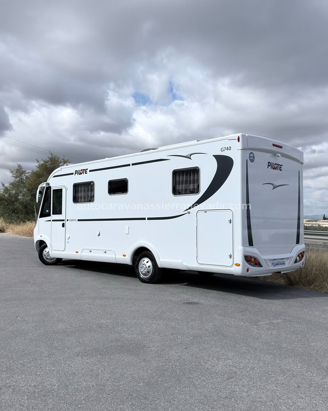 Integral PILOTE ESSENTIEL G740

Autocaravanas Sierra Nevada empresa con más de 20 años de experiencia en el sector de venta de ocasión os ofrece esta magnífica casa rodante.🗣️👉 Para más información o precio 💵 consulté en nuestra página web

www.autocaravanassierranevada.com

➡️🌐💻 o haga click👉🖱️ en nuestro enlace ⬇️👇

https://autocaravanassierranevada.com/listings/pilote-essentiel-g740-3/

¿Quieres pagar a plazos?
Llama y te informamos sin compromiso

📞617795719
📞621251555

Extras 👇

MOTOR: Fiat Ducato 2.3 MultiJet 130cv
AÑO: 2017
KM: 51.000
Medidas: 7,40m x 3,00m
Plazas viajar: 4
Plazas dormir: 4
* Medida Garaje con doble portón : (2,20m x 1,00m x 0,90m)
* Camas (Isla / Colgante en cabina)
* Suspensión Neumática

Extras:
Aire acondicionado(de motor)
AirBag (conductor y copiloto)
Velocidad de Crucero
Cierre centralizado
Espejos eléctricos
Elevalunas eléctricos (sólo conductor)
Radio (USB-BT-AUX)
Cámara de visión trasera
Asientos giratorios
Oscurecedores REMIS en cabina completa
Mosquiteras en ventanas, claraboyas y puerta principal
Claraboyas transparentes y Claraboya xxl en salón
Frigo DOMETIC (220v, Gas, 12v, Auto) 160L capacidad
Ducha con mampara separada de aseo
Batería de 100ah.
2 Placa solar de 100w.
Calefacción Truma Inet Ready
Tv 12v. (TDT-HDMI-USB-DVD)
Escalón eléctrico de aluminio
Maletero lateral extraíble
Neumáticos reforzados especial camper

#autocaravanasgranada
#autocaravanaocasion
#autocaravanasdeocasion
#ventaautocaravana
#compraautocaravana
#autocaravanabarata
#caravaningandalucia
#autocaravanasur
#granadaturismo
#granadaocasion
#andaluciavanlife
#vanlife
#camperlife
#motorhome
#campervan
#viajarenautocaravana
#caravaninglife
#aventuraenruta
#viajeslibres
#escapadarural
#naturalezaylibertad
#viajarporelmundo
#rutavanlife
#descubreespaña
#autocaravanaspain