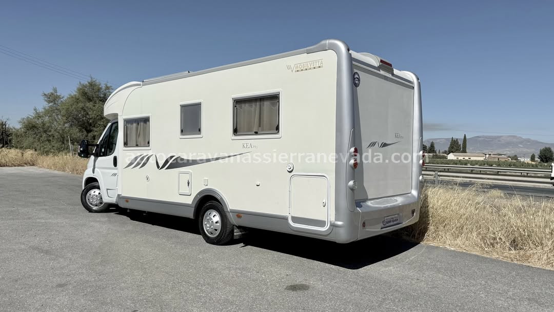 Perfilada MOBILVETTA KEA P83

Autocaravanas Sierra Nevada empresa con más de 20 años de experiencia en el sector de venta de ocasión os ofrece esta magnífica casa rodante.🗣️👉 Para más información o precio 💵 consulté en nuestra página web

www.autocaravanassierranevada.com

➡️🌐💻 o haga click👉🖱️ en nuestro enlace ⬇️👇

https://autocaravanassierranevada.com/listings/mobilvetta-kea-p83/

¿Quieres pagar a plazos?
Llama y te informamos sin compromiso

📞617795719
📞621251555

Extras 👇

MOTOR:Fiat Ducato 2.3 MultiJet 130cv
AÑO: 2010
KM:135.000
Medidas: 7,10m x 2,80m
Plazas viajar: 4
Plazas dormir: 4
* Medida Garaje con doble portón : (2,20m x 0,75m x 0,80m)
* Camas (Isla/ Salón Convertible)

Extras:
Aire acondicionado.
AirBag(conductor y copiloto)
A.S.R (Sistema antiderrapaje)
Velocidad de Crucero.
Cierre centralizado(en cabia)
Espejos eléctricos.
Elevalunas eléctricos.
Radio (USB-BT-AUX-SD)
Asientos giratorios.
Mosquiteras en ventanas, claraboyas y puerta principal.
Claraboyas XXL en salón.
TurboVent.
Frigo DOMETIC (220v, Gas, 12v, Auto) 150L capacidad.
Extractor de humos.
Ducha con mampara dentro de aseo.
Batería de 95ah.
Placa solar de 100w.
Calefacción Truma Combi.
Tv 12v. (TDT-HDMI-USB)
Escalón de doble peldaño integrado.
Toldo FIAMMA de 4m.
2 Cierres de seguridad.
Ducha exterior.
Neumáticos reforzados especial camper.

#autocaravanastyle #viajarconniños #viajarenautocaravanaconniños #roadtrip #autocaravanaadventure #ventadeautocaravanas #autocaravanassierranevada #autocaravantravel #autocaravanaenlaplaya #kitcamping #differentholidays #camaisla #motorhome #caravanas1000 #camper #motorhome