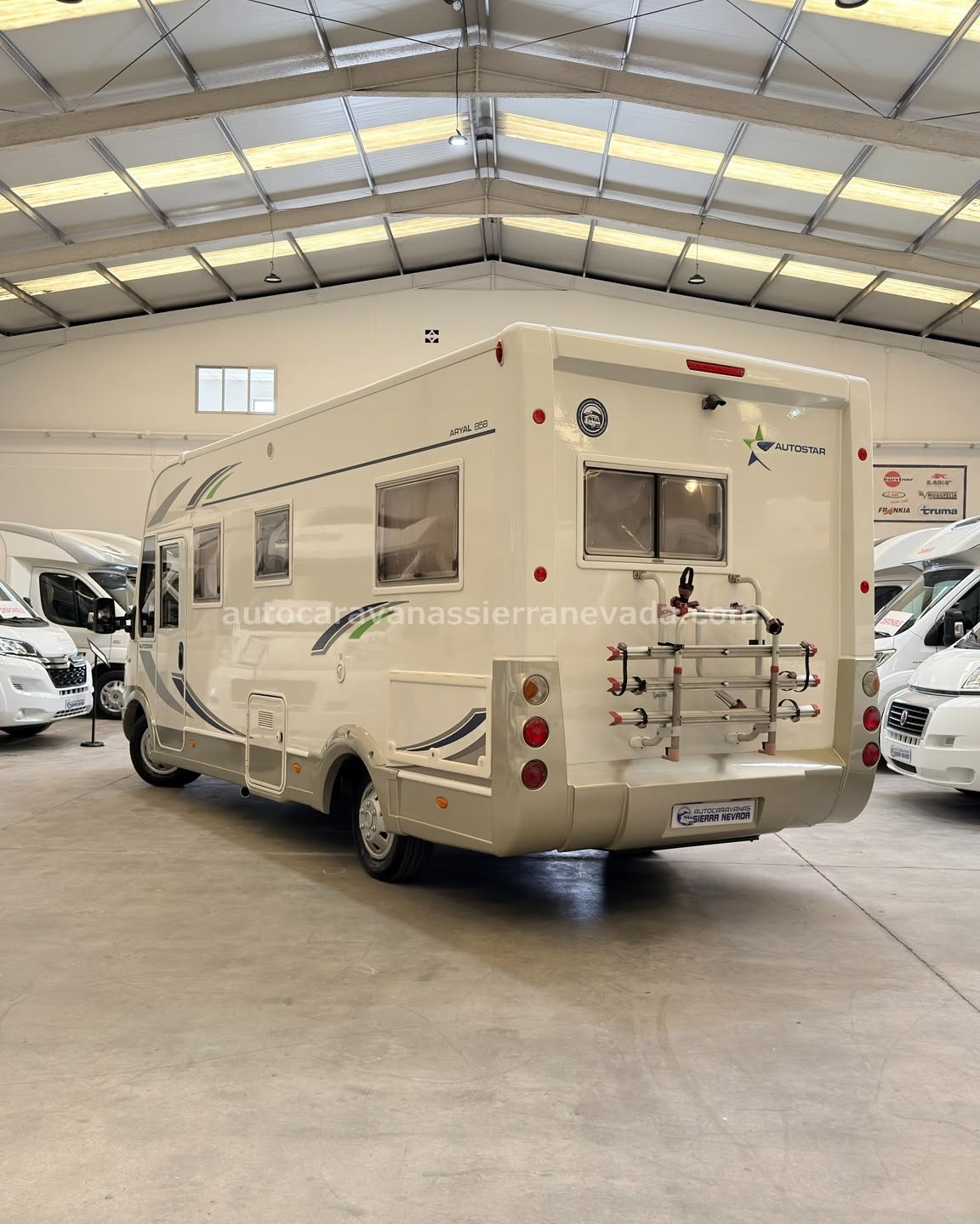V25/111 AUTOCARAVANA INTEGRAL AUTOSTAR ARYAL En Autocaravanas Sierra Nevada llevamos más de 22 años ayudando a nuestros clientes a cumplir el sueño de viajar con libertad. Cada vehículo es revisado y reacondicionado a fondo, cuidando cada detalle para que luzca, funcione y se sienta como nuevo, preparado para ofrecer años de fiabilidad y disfrute. Para más información o precio 💵 consulte en nuestra web www.autocaravanassierranevada.com o haga click 👉🖱️ en nuestro enlace ⬇️👇 https://autocaravanassierranevada.com/autocaravanas/autostar-aryal-v25-111/ ¿Quieres pagar a plazos? Llama y te informamos sin compromiso 📞617 79 57 19 📞687 85 35 11 EQUIPAMIENTO Y EXTRAS 👇 MOTOR: RENAULT 2.5 DCI 150CV AÑO: 2007 KM: 126.000 Medidas exteriores: 6,60m x 2,88m Plazas: 4 Extras y Equipamiento: * Medida maletero: (1,20m x 1,10m x 0,55m) * Camas (Francesa/ Colgante en cabina) Aire acondicionado de motor Airbag (conductor) Cierre centralizado Espejos eléctricos Elevalunas eléctricos (conductor) Equipo Multimedia Cámara de visión trasera Oscurecedores REMIS en cabina Asientos Giratorios Mosquiteras en ventanas y claraboyas Claraboyas transparentes y claraboya XXL en salón Frigo THETFORD (220v, Gas, 12v, Auto) 145L capacidad Extractor de humos Ducha con mampara dentro de aseo Batería de 95ah 2 Placas solares 100w Calefacción Trumatic C Escalon eléctrico de aluminio Toldo TRISTOR de 3.40m Portabicis para 3 Ducha exterior Neumáticos reforzados especial camper www.autocaravanassierranevada.com #autocaravanasgranada #autocaravanaocasion #autocaravanasdeocasion #ventaautocaravana #compraautocaravana #autocaravanabarata #caravaningandalucia #autocaravanasur #granadaturismo #granadaocasion #andaluciavanlife #vanlife #camperlife #motorhome #campervan #viajarenautocaravana #caravaninglife #aventuraenruta #viajeslibres #escapadarural #naturalezaylibertad #viajarporelmundo #rutavanlife #descubreespaña V25/111 AUTOCARAVANA INTEGRAL AUTOSTAR ARYAL
En Autocaravanas Sierra Nevada llevamos más de 22 años ayudando a nuestros clientes a cumplir el sueño de viajar con libertad.
Cada vehículo es revisado y reacondicionado a fondo, cuidando cada detalle para que luzca, funcione y se sienta como nuevo, preparado para ofrecer años de fiabilidad y disfrute.
Para más información o precio 💵 consulte en nuestra web www.autocaravanassierranevada.com
o haga click 👉🖱️ en nuestro enlace ⬇️👇
https://autocaravanassierranevada.com/autocaravanas/autostar-aryal-v25-111/
¿Quieres pagar a plazos?
Llama y te informamos sin compromiso
📞617 79 57 19
📞687 85 35 11
EQUIPAMIENTO Y EXTRAS 👇
MOTOR: RENAULT 2.5 DCI 150CV
AÑO: 2007
KM: 126.000
Medidas exteriores: 6,60m x 2,88m
Plazas: 4
Extras y Equipamiento:
* Medida maletero: (1,20m x 1,10m x 0,55m)
* Camas (Francesa/ Colgante en cabina)
Aire acondicionado de motor
Airbag (conductor)
Cierre centralizado
Espejos eléctricos
Elevalunas eléctricos (conductor)
Equipo Multimedia
Cámara de visión trasera
Oscurecedores REMIS en cabina
Asientos Giratorios
Mosquiteras en ventanas y claraboyas
Claraboyas transparentes y claraboya XXL en salón
Frigo THETFORD (220v, Gas, 12v, Auto) 145L capacidad
Extractor de humos
Ducha con mampara dentro de aseo
Batería de 95ah
2 Placas solares 100w
Calefacción Trumatic C
Escalon eléctrico de aluminio
Toldo TRISTOR de 3.40m
Portabicis para 3
Ducha exterior
Neumáticos reforzados especial camper
www.autocaravanassierranevada.com
#autocaravanasgranada
#autocaravanaocasion
#autocaravanasdeocasion
#ventaautocaravana
#compraautocaravana
#autocaravanabarata
#caravaningandalucia
#autocaravanasur
#granadaturismo
#granadaocasion
#andaluciavanlife
#vanlife
#camperlife
#motorhome
#campervan
#viajarenautocaravana
#caravaninglife
#aventuraenruta
#viajeslibres
#escapadarural
#naturalezaylibertad
#viajarporelmundo
#rutavanlife
#descubreespaña