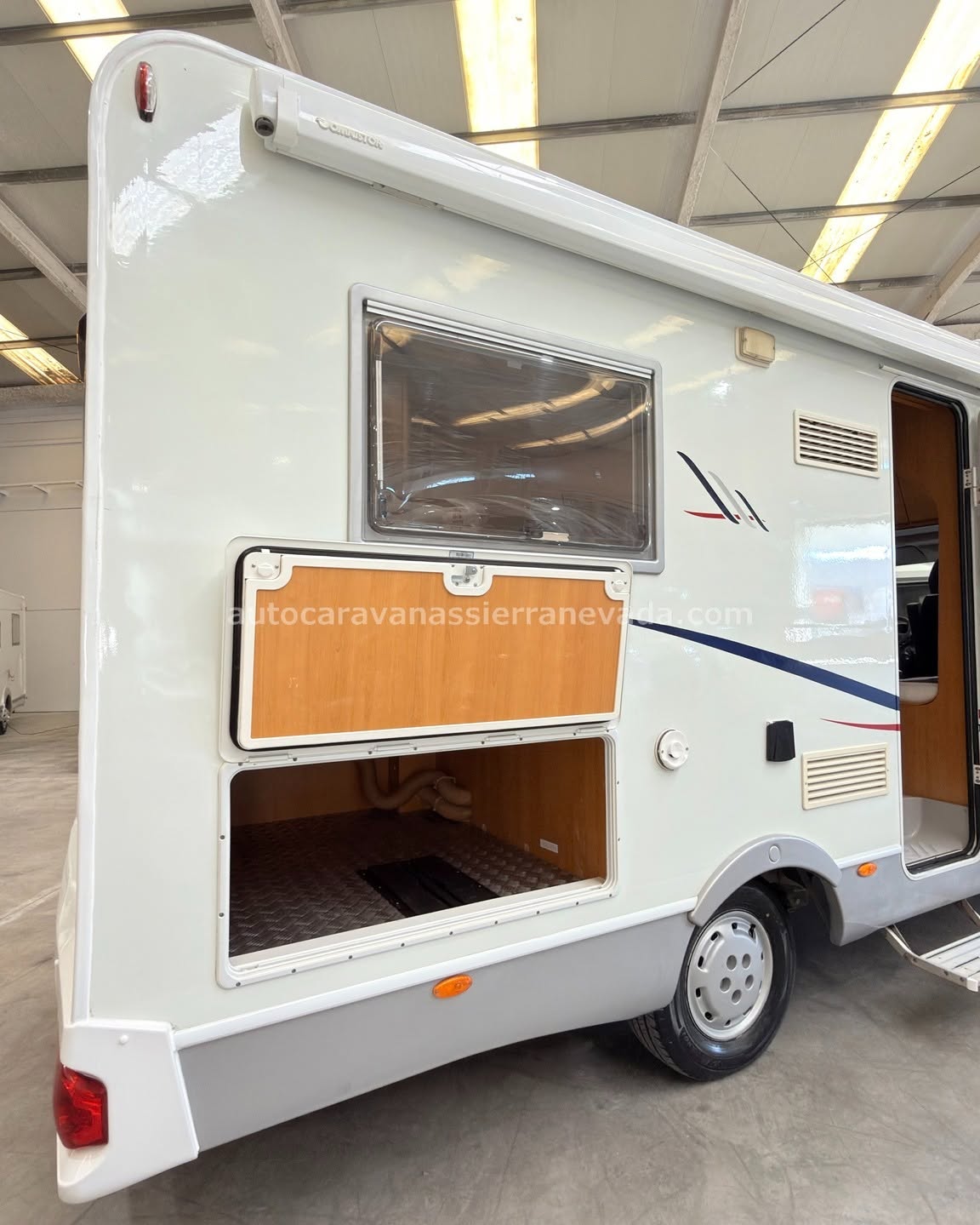 A25/43 AUTOCARAVANA PERFILADA AUTOSTAR AUROS 84 En Autocaravanas Sierra Nevada llevamos más de 22 años ayudando a nuestros clientes a cumplir el sueño de viajar con libertad. Cada vehículo es revisado y reacondicionado a fondo, cuidando cada detalle para que luzca, funcione y se sienta como nuevo, preparado para ofrecer años de fiabilidad y disfrute. Para más información o precio 💵 consulté en nuestra web www.autocaravanassierranevada.com o haga click 👉🖱️ en nuestro enlace ⬇️👇 https://autocaravanassierranevada.com/autocaravanas/autostar-auros-84-a25-43/ ¿Quieres pagar a plazos? Llama y te informamos sin compromiso 📞617 79 57 19 📞687 85 35 11 EQUIPAMIENTO Y EXTRAS 👇 MOTOR: FIAT DUCATO 2.8 JTD 128cv AÑO: 2005 KM: 119.000 Medidas exteriores: 6,50m x 2,80m Plazas: 4 Extras y Equipamiento: * Medidas maletero : (1,20m x 1,20m x 0,54m) * Camas(Francesa/Salón Convertible) Aire acondicionado (de motor) Cierre centralizado (en cabina) Espejos eléctricos Elevalunas eléctricos Equipo Multimedia Asientos giratorios Mosquiteras en ventanas y claraboyas Claraboya xxl en salón Frigo THETFORD (220v, Gas, 12v-auto) 138L Extractor de Humos Ducha con mampara dentro de aseo Batería de 100ah. Placa Solar de 100w TV. a 12v. Calefacción Trumatic C Escalón eléctrico de aluminio Toldo OMNISTOR de 3,5m Neumáticos reforzados especial camper www.autocaravanassierranevada.com #autocaravanasgranada #autocaravanaocasion #autocaravanasdeocasion #ventaautocaravana #compraautocaravana #autocaravanabarata #caravaningandalucia #autocaravanasur #granadaturismo #granadaocasion #andaluciavanlife #vanlife #camperlife #motorhome #campervan #viajarenautocaravana #caravaninglife #aventuraenruta #viajeslibres #escapadarural #naturalezaylibertad #viajarporelmundo #rutavanlife #descubreespaña