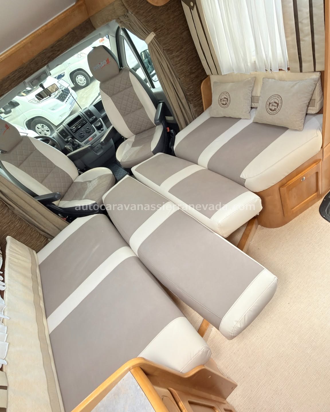 AUTOCARAVANA INTEGRAL LMC SPORT LINE EXPLORER I605

En Autocaravanas Sierra Nevada llevamos más de 22 años ayudando a nuestros clientes a cumplir el sueño de viajar con libertad.

Cada vehículo es revisado y reacondicionado a fondo, cuidando cada detalle para que luzca, funcione y se sienta como nuevo, preparado para ofrecer años de fiabilidad y disfrute.

Para más información o precio 💵 consulté en nuestra web www.autocaravanassierranevada.com

o haga click 👉🖱️ en nuestro enlace ⬇️👇

https://autocaravanassierranevada.com/autocaravanas/lmc-sport-line-explorer-i605-e26-26/

¿Quieres pagar a plazos?
Llama y te informamos sin compromiso

📞617 79 57 19
📞687 85 35 11

EQUIPAMIENTO Y EXTRAS 👇

MOTOR: FIAT DUCATO 2.3 MULTIJET 130cv
AÑO: 2016
KM: 17.000
Medidas exteriores: 6,90m x 2,70m
Plazas: 4

Extras y Equipamiento:
* Medida maletero con doble acceso: (2,15m x 0,80m x 0,75m)
* Camas (Isla/ Colgante en cabina)

Aire acondicionado de motor
Airbag (conductor y copiloto)
Velocidaad crucero
Cierre centralizado
Espejos eléctricos
Elevalunas eléctricos (conductor)
- Equipo Multimedia
Cámara Visión Trasera
Oscurecedores REMIS en cabina
Asientos Giratorios
Mosquiteras en ventanas, claraboyas y puerta principal
Claraboyas transparentes y claraboya XXL en salón
Frigo THETFORD (220v, Gas, 12v, Auto) 141L capacidad
Extractor de humos
Ducha con mampara separada de aseo
Batería de 95ah
1 Placa solar 100w
Calefacción truma inet ready
TV 12 V.
Escalon doble peldaño integrado
Toldo FIAMMA de 4m
Neumáticos reforzados especial camper

www.autocaravanassierranevada.com

#autocaravanasgranada
#autocaravanaocasion
#autocaravanasdeocasion
#ventaautocaravana
#compraautocaravana
#autocaravanabarata
#caravaningandalucia
#autocaravanasur
#granadaturismo
#granadaocasion
#andaluciavanlife
#vanlife
#camperlife
#motorhome
#campervan
#viajarenautocaravana
#caravaninglife
#aventuraenruta
#viajeslibres
#escapadarural
#naturalezaylibertad
#viajarporelmundo
#rutavanlife
#descubreespaña