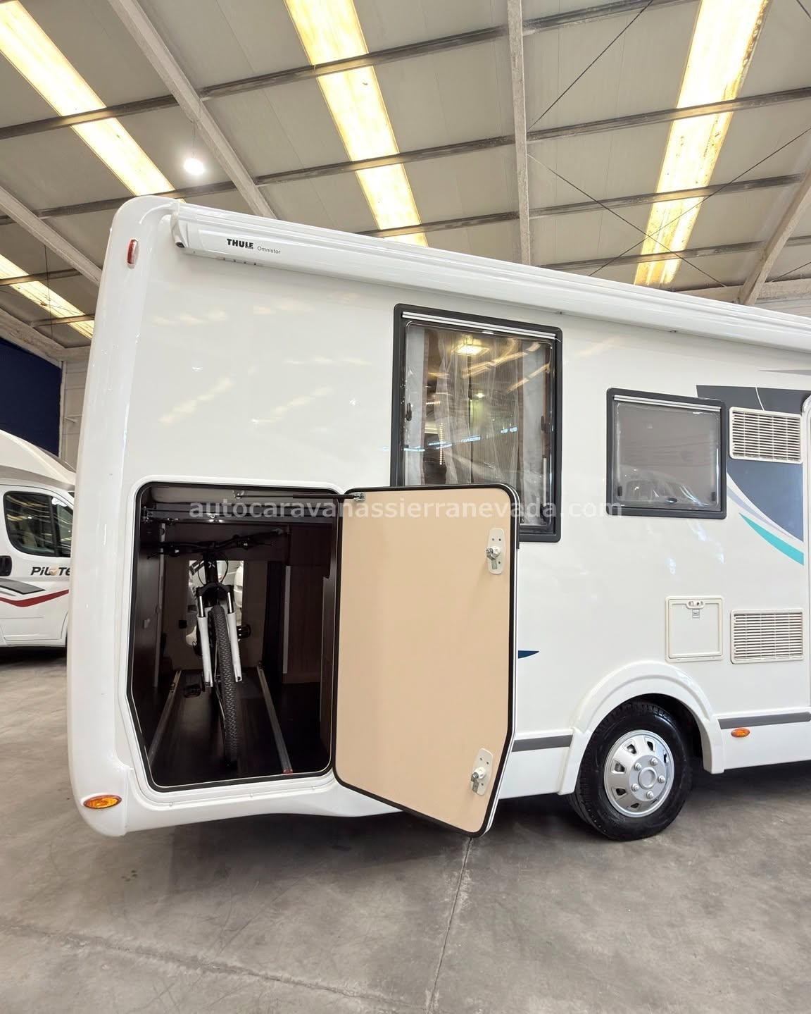 E26/20 AUTOCARAVANA PERFILADA CHAUSSON WELCOME 79EB

En Autocaravanas Sierra Nevada llevamos más de 22 años ayudando a nuestros clientes a cumplir el sueño de viajar con libertad.

Cada vehículo es revisado y reacondicionado a fondo, cuidando cada detalle para que luzca, funcione y se sienta como nuevo, preparado para ofrecer años de fiabilidad y disfrute.

Para más información o precio 💵 consulté en nuestra web www.autocaravanassierranevada.com

o haga click 👉🖱️ en nuestro enlace ⬇️👇

https://autocaravanassierranevada.com/autocaravanas/challenger-mageo-118/

¿Quieres pagar a plazos?
Llama y te informamos sin compromiso

📞617 79 57 19
📞687 85 35 11

EQUIPAMIENTO Y EXTRAS 👇

MOTOR: FIAT DUCATO 2.3 MULTIJET 130cv
AÑO: 2013
KM: 42.000
Medidas exteriores: 7,00m x 2,90m
Plazas: 4

Extras y Equipamiento:

* Medida maletero con doble acceso: (2,15m x 0,90m x 1,20m)
* Camas (Isla elevable eléctrica/ Colgante eléctrica en salón)

Aire acondicionado de motor
Airbag (conductor y copiloto)
Cierre centralizado (cabina)
Espejos eléctricos
Velocidad de Crucero
Elevalunas eléctricos
Equipo Multimedia
Sensor de aparcamiento
Oscurecedores REMIS en cabina
Asientos Giratorios
Mosquiteras en ventanas y claraboyas
Ventana PRACTICABLE con mosquitera en puerta principal
Claraboya panorámica XXL en cabina
TurboVent
Frigo DOMETIC (220v, Gas, 12v, Auto) 190L capacidad
Ducha con mampara separada de aseo
Inversor 2000w
Batería de 95ah
1 Placa solar 100w
Calefacción webasto por diesel
TV 12 V.
Escalon doble peldaño integrado
Toldo THULE de 4m
Portabicis para 3
Neumáticos reforzados especial camper

www.autocaravanassierranevada.com

#autocaravanasgranada
#autocaravanaocasion
#autocaravanasdeocasion
#ventaautocaravana
#compraautocaravana
#autocaravanabarata
#caravaningandalucia
#autocaravanasur
#granadaturismo
#granadaocasion
#andaluciavanlife
#vanlife
#camperlife
#motorhome
#campervan
#viajarenautocaravana
#caravaninglife
#aventuraenruta
#viajeslibres
#escapadarural
#naturalezaylibertad
#viajarporelmundo
#rutavanlife
#descubreespaña