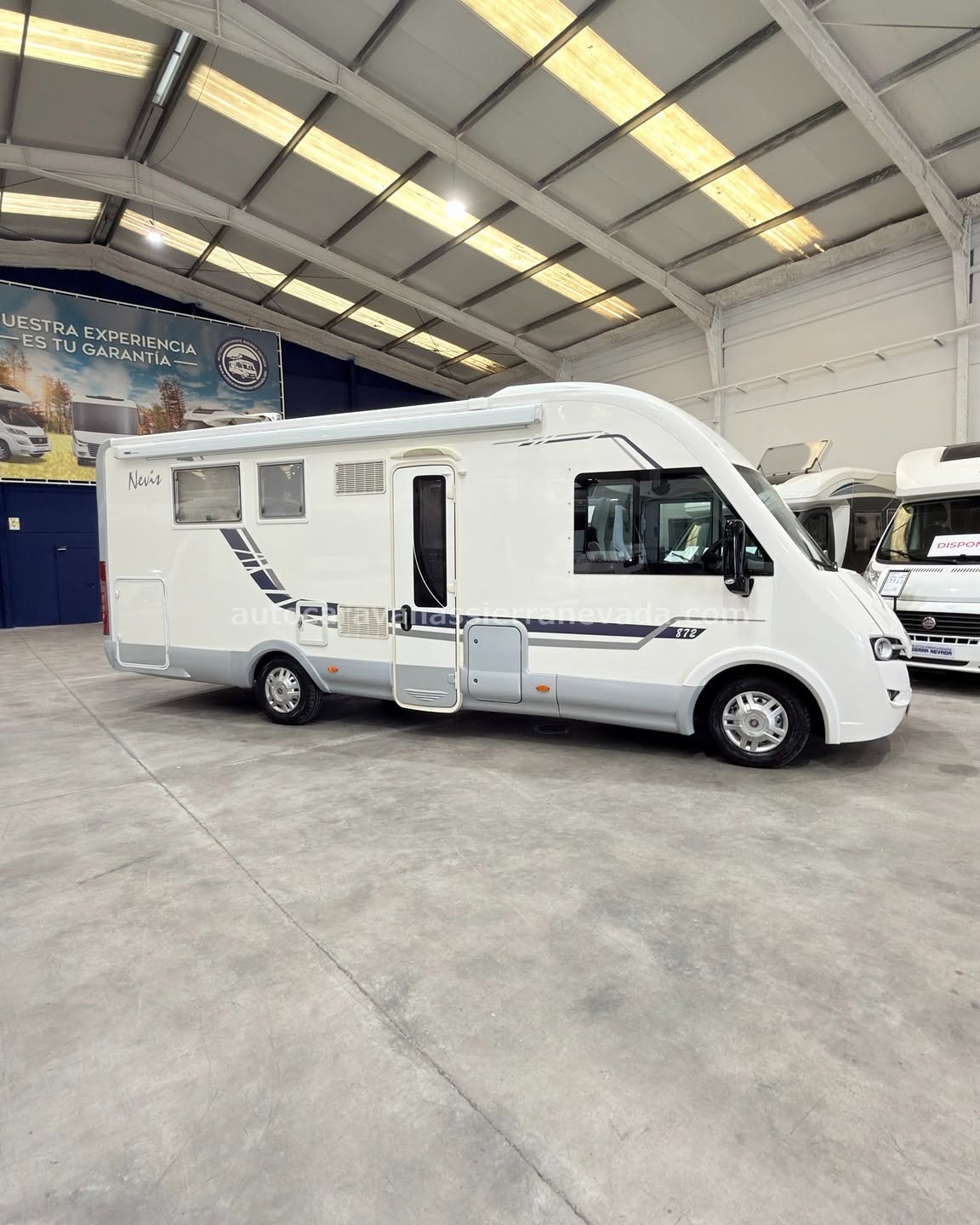 V26/10 AUTOCARAVANA INTEGRAL MCLOUIS NEVIS 872 En Autocaravanas Sierra Nevada llevamos más de 22 años ayudando a nuestros clientes a cumplir el sueño de viajar con libertad. Cada vehículo es revisado y reacondicionado a fondo, cuidando cada detalle para que luzca, funcione y se sienta como nuevo, preparado para ofrecer años de fiabilidad y disfrute. Para más información o precio 💵 consulté en nuestra web www.autocaravanassierranevada.com o haga click 👉🖱️ en nuestro enlace ⬇️👇 https://autocaravanassierranevada.com/autocaravanas/mclouis-nevis-872-v26-10/ ¿Quieres pagar a plazos? Llama y te informamos sin compromiso 📞617 79 57 19 📞687 85 35 11 EQUIPAMIENTO Y EXTRAS 👇 MOTOR: FIAT DUCATO 2.3 MULTIJET 130cv AÑO: 2011 KM: 127.000 Medidas exteriores: 7,40m x 2,90m Plazas: 4 Extras y Equipamiento: * Medida maletero doble portón (2,20m x 0,97m x 0,90m) * Camas (Colgante en cabina/ Isla) Aire acondicionado de motor Airbag (conductor y copiloto) ASR Elevalunas eléctricos (conductor) Equipo Multimedia Asientos Giratorios Oscurecedores REMIS en cabina completa Mosquiteras en ventanas y claraboyas Claraboyas transparentes y Claraboya xxl en salón TurboVent Frigo THETFORD (220v, Gas, 12v, Auto) 141L capacidad Extractor de Humos Horno a gas Ducha con mampara separada de aseo Batería de 95ah. 1 Placa solar 100w TV 12 V. Escalon doble peldaño integrado Toldo OMNISTOR THULE de 4m Portabicis para 2 Neumáticos reforzados especial camper www.autocaravanassierranevada.com #autocaravanasgranada #autocaravanaocasion #autocaravanasdeocasion #ventaautocaravana #compraautocaravana #autocaravanabarata #caravaningandalucia #autocaravanasur #granadaturismo #granadaocasion #andaluciavanlife #vanlife #camperlife #motorhome #campervan #viajarenautocaravana #caravaninglife #aventuraenruta #viajeslibres #escapadarural #naturalezaylibertad #viajarporelmundo #rutavanlife #descubreespaña