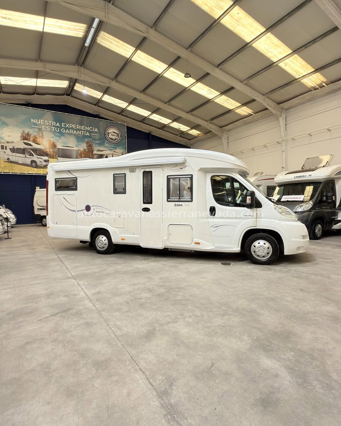 V25/113 AUTOCARAVANA PERFILADA CHALLENGER EDÉN 614 En Autocaravanas Sierra Nevada llevamos más de 22 años ayudando a nuestros clientes a cumplir el sueño de viajar con libertad. Cada vehículo es revisado y reacondicionado a fondo, cuidando cada detalle para que luzca, funcione y se sienta como nuevo, preparado para ofrecer años de fiabilidad y disfrute. Para más información o precio 💵 consulté en nuestra web www.autocaravanassierranevada.com o haga click 👉🖱️ en nuestro enlace ⬇️👇 https://autocaravanassierranevada.com/autocaravanas/challenger-eden-614-v25-113/ ¿Quieres pagar a plazos? Llama y te informamos sin compromiso 📞617 79 57 19 📞687 85 35 11 EQUIPAMIENTO Y EXTRAS 👇 MOTOR: FIAT DUCATO 3.0 MULTIJET 160cv AÑO: 2008 KM: 127.000 Medidas exteriores: 7,00m x 2,80m Plazas: 4 Extras y Equipamiento: * Medida maletero con doble acceso: (2,15m x 1,26m x 1,22m) * Camas (Salón convertible para uno/ Transversal elevable) CADENA DE DISTRIBUCIÓN Aire acondicionado de motor Airbag (conductor y copiloto) Cierre centralizado (cabina) Espejos eléctricos Elevalunas eléctricos (conductor y copiloto) Equipo Multimedia Cámara visión trasera Asientos Giratorios Mosquiteras en ventanas, claraboyas y puerta principal Claraboyas transparentes y Claraboya xxl en salón TurboVent - Frigo DOMETIC (220v, Gas, 12v, Auto) 150L capacidad Extractor de Humos Horno a gas Ducha con mampara dentro de aseo Batería de 100ah. 2 Placas solares 100w Calefacción Trumatic c TV 12 V. Escalon doble peldaño integrado Toldo OMNISTOR de 4m Patas estabilizadoras Portabicis para 2 Ducha exterior Neumáticos reforzados especial camper www.autocaravanassierranevada.com #autocaravanasgranada #autocaravanaocasion #autocaravanasdeocasion #ventaautocaravana #compraautocaravana #autocaravanabarata #caravaningandalucia #autocaravanasur #granadaturismo #granadaocasion #andaluciavanlife #vanlife #camperlife #motorhome #campervan #viajarenautocaravana #caravaninglife #aventuraenruta #viajeslibres #escapadarural #naturalezaylibertad #viajarporelmundo #rutavanlife #descubreespaña V25/113 AUTOCARAVANA PERFILADA CHALLENGER EDÉN 614
En Autocaravanas Sierra Nevada llevamos más de 22 años ayudando a nuestros clientes a cumplir el sueño de viajar con libertad.
Cada vehículo es revisado y reacondicionado a fondo, cuidando cada detalle para que luzca, funcione y se sienta como nuevo, preparado para ofrecer años de fiabilidad y disfrute.
Para más información o precio 💵 consulté en nuestra web www.autocaravanassierranevada.com
o haga click 👉🖱️ en nuestro enlace ⬇️👇
https://autocaravanassierranevada.com/autocaravanas/challenger-eden-614-v25-113/
¿Quieres pagar a plazos?
Llama y te informamos sin compromiso
📞617 79 57 19
📞687 85 35 11
EQUIPAMIENTO Y EXTRAS 👇
MOTOR: FIAT DUCATO 3.0 MULTIJET 160cv
AÑO: 2008
KM: 127.000
Medidas exteriores: 7,00m x 2,80m
Plazas: 4
Extras y Equipamiento:
* Medida maletero con doble acceso: (2,15m x 1,26m x 1,22m)
* Camas (Salón convertible para uno/ Transversal elevable)
CADENA DE DISTRIBUCIÓN
Aire acondicionado de motor
Airbag (conductor y copiloto)
Cierre centralizado (cabina)
Espejos eléctricos
Elevalunas eléctricos (conductor y copiloto)
Equipo Multimedia
Cámara visión trasera
Asientos Giratorios
Mosquiteras en ventanas, claraboyas y puerta principal
Claraboyas transparentes y Claraboya xxl en salón
TurboVent
- Frigo DOMETIC (220v, Gas, 12v, Auto) 150L capacidad
Extractor de Humos
Horno a gas
Ducha con mampara dentro de aseo
Batería de 100ah.
2 Placas solares 100w
Calefacción Trumatic c
TV 12 V.
Escalon doble peldaño integrado
Toldo OMNISTOR de 4m
Patas estabilizadoras
Portabicis para 2
Ducha exterior
Neumáticos reforzados especial camper
www.autocaravanassierranevada.com
#autocaravanasgranada
#autocaravanaocasion
#autocaravanasdeocasion
#ventaautocaravana
#compraautocaravana
#autocaravanabarata
#caravaningandalucia
#autocaravanasur
#granadaturismo
#granadaocasion
#andaluciavanlife
#vanlife
#camperlife
#motorhome
#campervan
#viajarenautocaravana
#caravaninglife
#aventuraenruta
#viajeslibres
#escapadarural
#naturalezaylibertad
#viajarporelmundo
#rutavanlife
#descubreespaña