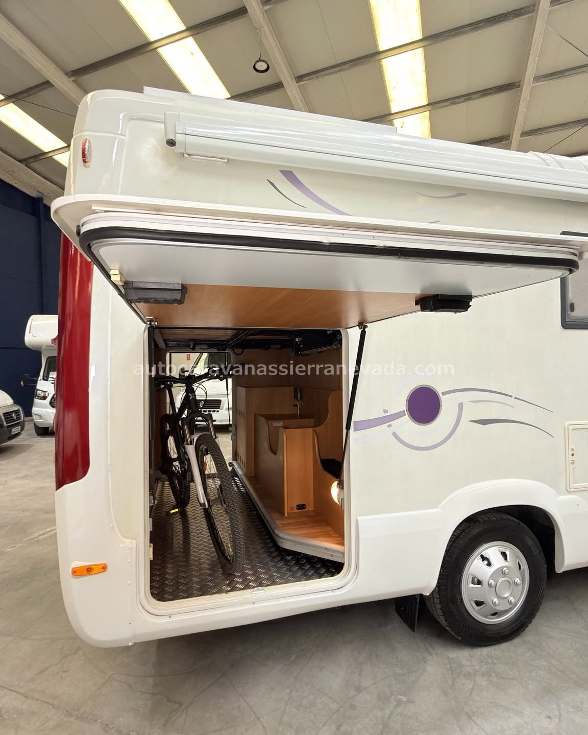 V25/113 AUTOCARAVANA PERFILADA CHALLENGER EDÉN 614 En Autocaravanas Sierra Nevada llevamos más de 22 años ayudando a nuestros clientes a cumplir el sueño de viajar con libertad. Cada vehículo es revisado y reacondicionado a fondo, cuidando cada detalle para que luzca, funcione y se sienta como nuevo, preparado para ofrecer años de fiabilidad y disfrute. Para más información o precio 💵 consulté en nuestra web www.autocaravanassierranevada.com o haga click 👉🖱️ en nuestro enlace ⬇️👇 https://autocaravanassierranevada.com/autocaravanas/challenger-eden-614-v25-113/ ¿Quieres pagar a plazos? Llama y te informamos sin compromiso 📞617 79 57 19 📞687 85 35 11 EQUIPAMIENTO Y EXTRAS 👇 MOTOR: FIAT DUCATO 3.0 MULTIJET 160cv AÑO: 2008 KM: 127.000 Medidas exteriores: 7,00m x 2,80m Plazas: 4 Extras y Equipamiento: * Medida maletero con doble acceso: (2,15m x 1,26m x 1,22m) * Camas (Salón convertible para uno/ Transversal elevable) CADENA DE DISTRIBUCIÓN Aire acondicionado de motor Airbag (conductor y copiloto) Cierre centralizado (cabina) Espejos eléctricos Elevalunas eléctricos (conductor y copiloto) Equipo Multimedia Cámara visión trasera Asientos Giratorios Mosquiteras en ventanas, claraboyas y puerta principal Claraboyas transparentes y Claraboya xxl en salón TurboVent - Frigo DOMETIC (220v, Gas, 12v, Auto) 150L capacidad Extractor de Humos Horno a gas Ducha con mampara dentro de aseo Batería de 100ah. 2 Placas solares 100w Calefacción Trumatic c TV 12 V. Escalon doble peldaño integrado Toldo OMNISTOR de 4m Patas estabilizadoras Portabicis para 2 Ducha exterior Neumáticos reforzados especial camper www.autocaravanassierranevada.com #autocaravanasgranada #autocaravanaocasion #autocaravanasdeocasion #ventaautocaravana #compraautocaravana #autocaravanabarata #caravaningandalucia #autocaravanasur #granadaturismo #granadaocasion #andaluciavanlife #vanlife #camperlife #motorhome #campervan #viajarenautocaravana #caravaninglife #aventuraenruta #viajeslibres #escapadarural #naturalezaylibertad #viajarporelmundo #rutavanlife #descubreespaña