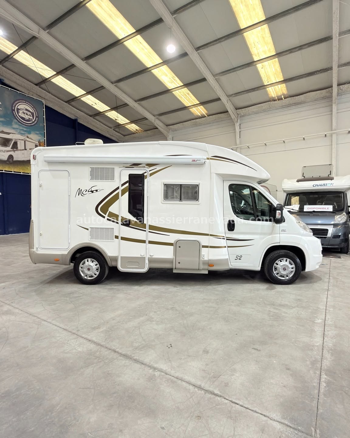 26/08 AUTOCARAVANA PERFILADA MCLOUIS MC4 32 En Autocaravanas Sierra Nevada llevamos más de 22 años ayudando a nuestros clientes a cumplir el sueño de viajar con libertad. Cada vehículo es revisado y reacondicionado a fondo, cuidando cada detalle para que luzca, funcione y se sienta como nuevo, preparado para ofrecer años de fiabilidad y disfrute. Para más información o precio 💵 consulté en nuestra web www.autocaravanassierranevada.com o haga click 👉🖱️ en nuestro enlace ⬇️👇 https://autocaravanassierranevada.com/autocaravanas/mclouis-mc4-32-e26-08/ ¿Quieres pagar a plazos? Llama y te informamos sin compromiso 📞617 79 57 19 📞687 85 35 11 EQUIPAMIENTO Y EXTRAS 👇 MOTOR: FIAT DUCATO 2.3 MULTIJET 150cv AÑO: 2013 KM: 66.000 Medidas exteriores: 5,80m x 2,90m Plazas: 4 Extras y Equipamiento: * Medidas maletero : (1,110m x 0,40m x 0,70m) * Camas (Salón Convertible/Colgante eléctrica en salón) Aire acondicionado (de motor) AirBag(conductor y copiloto) Velocidad de Crucero Espejos eléctricos Elevalunas eléctricos Equipo Multimedia Cámara de visión trasera Asientos giratorios Oscurecedores REMIS en cabina completa Mosquiteras en ventanas, claraboyas y puerta principal Claraboya panorámica xxl en cabina TurboVent Frigo DOMETIC (220v, Gas, 12v-auto) 150L Ducha con mampara dentro de aseo Batería de 100ah. Placa Solar de 100w Calefacción Truma Combi TV 12. Escalón doble peldaño integrado Toldo FIAMMA de 3m Portabicis para 2 Neumáticos reforzados especial camper www.autocaravanassierranevada.com #autocaravanasgranada #autocaravanaocasion #autocaravanasdeocasion #ventaautocaravana #compraautocaravana #autocaravanabarata #caravaningandalucia #autocaravanasur #granadaturismo #granadaocasion #andaluciavanlife #vanlife #camperlife #motorhome #campervan #viajarenautocaravana #caravaninglife #aventuraenruta #viajeslibres #escapadarural #naturalezaylibertad #viajarporelmundo #rutavanlife #descubreespaña 26/08 AUTOCARAVANA PERFILADA MCLOUIS MC4 32
En Autocaravanas Sierra Nevada llevamos más de 22 años ayudando a nuestros clientes a cumplir el sueño de viajar con libertad.
Cada vehículo es revisado y reacondicionado a fondo, cuidando cada detalle para que luzca, funcione y se sienta como nuevo, preparado para ofrecer años de fiabilidad y disfrute.
Para más información o precio 💵 consulté en nuestra web www.autocaravanassierranevada.com
o haga click 👉🖱️ en nuestro enlace ⬇️👇
https://autocaravanassierranevada.com/autocaravanas/mclouis-mc4-32-e26-08/
¿Quieres pagar a plazos?
Llama y te informamos sin compromiso
📞617 79 57 19
📞687 85 35 11
EQUIPAMIENTO Y EXTRAS 👇
MOTOR: FIAT DUCATO 2.3 MULTIJET 150cv
AÑO: 2013
KM: 66.000
Medidas exteriores: 5,80m x 2,90m
Plazas: 4
Extras y Equipamiento:
* Medidas maletero : (1,110m x 0,40m x 0,70m)
* Camas (Salón Convertible/Colgante eléctrica en salón)
Aire acondicionado (de motor)
AirBag(conductor y copiloto)
Velocidad de Crucero
Espejos eléctricos
Elevalunas eléctricos
Equipo Multimedia
Cámara de visión trasera
Asientos giratorios
Oscurecedores REMIS en cabina completa
Mosquiteras en ventanas, claraboyas y puerta principal
Claraboya panorámica xxl en cabina
TurboVent
Frigo DOMETIC (220v, Gas, 12v-auto) 150L
Ducha con mampara dentro de aseo
Batería de 100ah.
Placa Solar de 100w
Calefacción Truma Combi
TV 12.
Escalón doble peldaño integrado
Toldo FIAMMA de 3m
Portabicis para 2
Neumáticos reforzados especial camper
www.autocaravanassierranevada.com
#autocaravanasgranada
#autocaravanaocasion
#autocaravanasdeocasion
#ventaautocaravana
#compraautocaravana
#autocaravanabarata
#caravaningandalucia
#autocaravanasur
#granadaturismo
#granadaocasion
#andaluciavanlife
#vanlife
#camperlife
#motorhome
#campervan
#viajarenautocaravana
#caravaninglife
#aventuraenruta
#viajeslibres
#escapadarural
#naturalezaylibertad
#viajarporelmundo
#rutavanlife
#descubreespaña