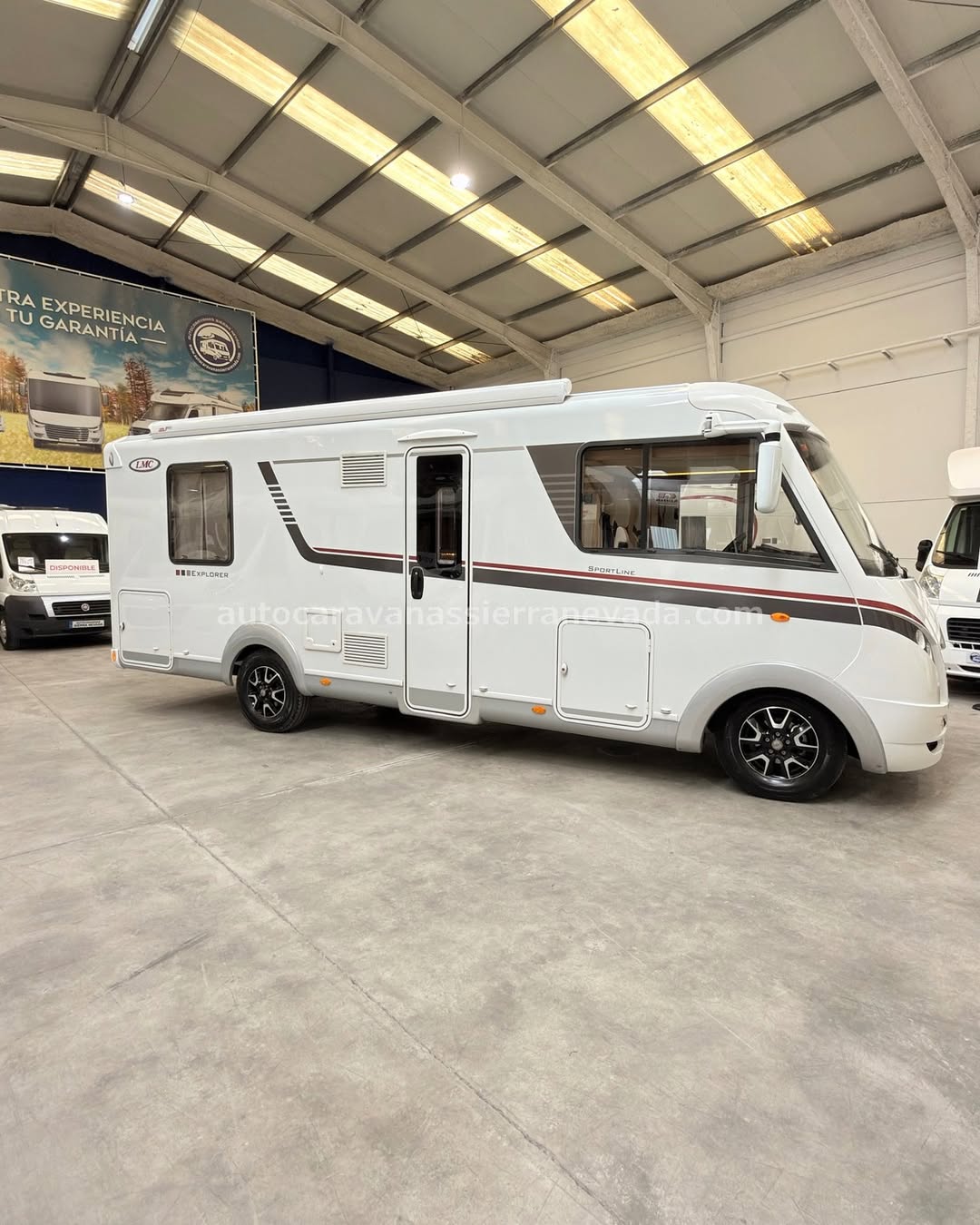 AUTOCARAVANA INTEGRAL LMC SPORT LINE EXPLORER I605

En Autocaravanas Sierra Nevada llevamos más de 22 años ayudando a nuestros clientes a cumplir el sueño de viajar con libertad.

Cada vehículo es revisado y reacondicionado a fondo, cuidando cada detalle para que luzca, funcione y se sienta como nuevo, preparado para ofrecer años de fiabilidad y disfrute.

Para más información o precio 💵 consulté en nuestra web www.autocaravanassierranevada.com

o haga click 👉🖱️ en nuestro enlace ⬇️👇

https://autocaravanassierranevada.com/autocaravanas/lmc-sport-line-explorer-i605-e26-26/

¿Quieres pagar a plazos?
Llama y te informamos sin compromiso

📞617 79 57 19
📞687 85 35 11

EQUIPAMIENTO Y EXTRAS 👇

MOTOR: FIAT DUCATO 2.3 MULTIJET 130cv
AÑO: 2016
KM: 17.000
Medidas exteriores: 6,90m x 2,70m
Plazas: 4

Extras y Equipamiento:
* Medida maletero con doble acceso: (2,15m x 0,80m x 0,75m)
* Camas (Isla/ Colgante en cabina)

Aire acondicionado de motor
Airbag (conductor y copiloto)
Velocidaad crucero
Cierre centralizado
Espejos eléctricos
Elevalunas eléctricos (conductor)
- Equipo Multimedia
Cámara Visión Trasera
Oscurecedores REMIS en cabina
Asientos Giratorios
Mosquiteras en ventanas, claraboyas y puerta principal
Claraboyas transparentes y claraboya XXL en salón
Frigo THETFORD (220v, Gas, 12v, Auto) 141L capacidad
Extractor de humos
Ducha con mampara separada de aseo
Batería de 95ah
1 Placa solar 100w
Calefacción truma inet ready
TV 12 V.
Escalon doble peldaño integrado
Toldo FIAMMA de 4m
Neumáticos reforzados especial camper

www.autocaravanassierranevada.com

#autocaravanasgranada
#autocaravanaocasion
#autocaravanasdeocasion
#ventaautocaravana
#compraautocaravana
#autocaravanabarata
#caravaningandalucia
#autocaravanasur
#granadaturismo
#granadaocasion
#andaluciavanlife
#vanlife
#camperlife
#motorhome
#campervan
#viajarenautocaravana
#caravaninglife
#aventuraenruta
#viajeslibres
#escapadarural
#naturalezaylibertad
#viajarporelmundo
#rutavanlife
#descubreespaña