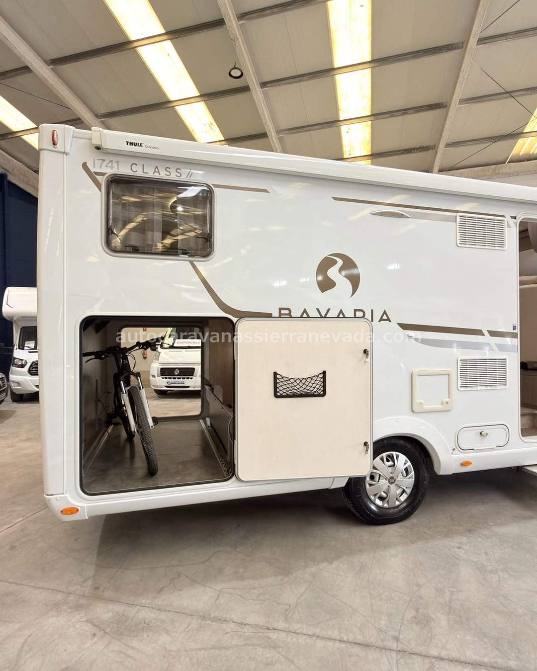 E26/21 AUTOCARAVANA INTEGRAL BAVARIA CLASS I741 En Autocaravanas Sierra Nevada llevamos más de 22 años ayudando a nuestros clientes a cumplir el sueño de viajar con libertad. Cada vehículo es revisado y reacondicionado a fondo, cuidando cada detalle para que luzca, funcione y se sienta como nuevo, preparado para ofrecer años de fiabilidad y disfrute. Para más información o precio 💵 consulté en nuestra web www.autocaravanassierranevada.com o haga click 👉🖱️ en nuestro enlace ⬇️👇 https://autocaravanassierranevada.com/autocaravanas/bavaria-class-i741-e26-21/ ¿Quieres pagar a plazos? Llama y te informamos sin compromiso 📞617 79 57 19 📞687 85 35 11 EQUIPAMIENTO Y EXTRAS 👇 MOTOR: FIAT DUCATO 2.3 MULTIJET 150cv AÑO: 2017 KM: 66.000 Medidas exteriores: 7,40m x 3,00m Plazas: 5 Extras y Equipamiento: * Medidas maletero doble portón : (2,20m x 1,40m x 1,20m) * Camas(Isla/Salón Convertible/Colgante en cabina) CHASIS ALKO Aire acondicionado (de motor) AirBag (conductor y copiloto) Velocidad de Crucero Cierre centralizado Espejos eléctricos Elevalunas eléctricos(en conductor) Equipo Multimedia Cámara de visión trasera Asientos giratorios Oscurecedores REMIS en cabina completa Mosquiteras en ventanas ,claraboyas y puerta principal Claraboya panorámica xxl en salón Frigo DOMETIC (220v, Gas, 12v-auto) 160L Extractor de Humos Ducha con mampara separada de aseo Batería de 100ah. 2 Placa Solar de 100w TV 12v Calefacción Alde Escalón eléctrico de aluminio Patas estabilizadoras Hidráulicas Ducha exterior Toldo THULE de 4m Maleteros Laterales con acceso al doble suelo Neumáticos reforzados especial camper www.autocaravanassierranevada.com #autocaravanasgranada #autocaravanaocasion #autocaravanasdeocasion #ventaautocaravana #compraautocaravana #autocaravanabarata #caravaningandalucia #autocaravanasur #granadaturismo #granadaocasion #andaluciavanlife #vanlife #camperlife #motorhome #campervan #viajarenautocaravana #caravaninglife #aventuraenruta #viajeslibres #escapadarural #naturalezaylibertad #viajarporelmundo #rutavanlife #descubreespaña