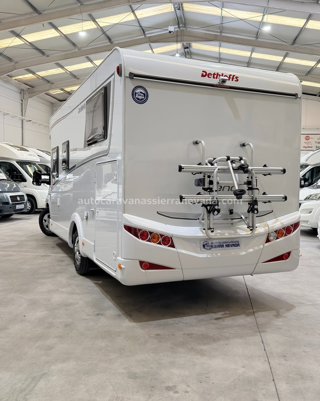 E26/23 AUTOCARAVANA PERFILADA DETHLEFFS T7057 EB En Autocaravanas Sierra Nevada llevamos más de 22 años ayudando a nuestros clientes a cumplir el sueño de viajar con libertad. Cada vehículo es revisado y reacondicionado a fondo, cuidando cada detalle para que luzca, funcione y se sienta como nuevo, preparado para ofrecer años de fiabilidad y disfrute. Para más información o precio 💵 consulté en nuestra web www.autocaravanassierranevada.com o haga click 👉🖱️ en nuestro enlace ⬇️👇 https://autocaravanassierranevada.com/autocaravanas/dethleffs-t7057-eb-e26-23/ ¿Quieres pagar a plazos? Llama y te informamos sin compromiso 📞617 79 57 19 📞687 85 35 11 EQUIPAMIENTO Y EXTRAS 👇 MOTOR: FIAT DUCATO 2.3 MULTIJET 130cv AÑO: 2016 KM: 28.000 Medidas exteriores: 7,40m x 2,90m Plazas: 4 Extras y Equipamiento: * Medidas maletero doble portón : (2,20m x 1,10m x 1,20m) * Camas(Gemelas/Colgante eléctrica en salón) Aire acondicionado (de motor) AirBag (conductor y copiloto) Velocidad de Crucero Cierre centralizado(en cabina) Espejos eléctricos Elevalunas eléctricos Equipo Multimedia Cámara de visión trasera Asientos giratorios Oscurecedores REMIS en cabina completa Mosquiteras en ventanas ,claraboyas y puerta principal Claraboya panorámica xxl en cabina Frigo THETFORD (220v, Gas, 12v-auto) 135L Ducha con mampara separada de aseo Batería de 100ah. Placa Solar de 100w TV 12v Calefacción Truma Inet Ready Escalón eléctrico de aluminio Toldo THULE de 4,5m Patas estabilizadras Portabicis para 2 Neumáticos reforzados especial camper www.autocaravanassierranevada.com #autocaravanasgranada #autocaravanaocasion #autocaravanasdeocasion #ventaautocaravana #compraautocaravana #autocaravanabarata #caravaningandalucia #autocaravanasur #granadaturismo #granadaocasion #andaluciavanlife #vanlife #camperlife #motorhome #campervan #viajarenautocaravana #caravaninglife #aventuraenruta #viajeslibres #escapadarural #naturalezaylibertad #viajarporelmundo #rutavanlife #descubreespaña E26/23 AUTOCARAVANA PERFILADA DETHLEFFS T7057 EB
En Autocaravanas Sierra Nevada llevamos más de 22 años ayudando a nuestros clientes a cumplir el sueño de viajar con libertad.
Cada vehículo es revisado y reacondicionado a fondo, cuidando cada detalle para que luzca, funcione y se sienta como nuevo, preparado para ofrecer años de fiabilidad y disfrute.
Para más información o precio 💵 consulté en nuestra web www.autocaravanassierranevada.com
o haga click 👉🖱️ en nuestro enlace ⬇️👇
https://autocaravanassierranevada.com/autocaravanas/dethleffs-t7057-eb-e26-23/
¿Quieres pagar a plazos?
Llama y te informamos sin compromiso
📞617 79 57 19
📞687 85 35 11
EQUIPAMIENTO Y EXTRAS 👇
MOTOR: FIAT DUCATO 2.3 MULTIJET 130cv
AÑO: 2016
KM: 28.000
Medidas exteriores: 7,40m x 2,90m
Plazas: 4
Extras y Equipamiento:
* Medidas maletero doble portón : (2,20m x 1,10m x 1,20m)
* Camas(Gemelas/Colgante eléctrica en salón)
Aire acondicionado (de motor)
AirBag (conductor y copiloto)
Velocidad de Crucero
Cierre centralizado(en cabina)
Espejos eléctricos
Elevalunas eléctricos
Equipo Multimedia
Cámara de visión trasera
Asientos giratorios
Oscurecedores REMIS en cabina completa
Mosquiteras en ventanas ,claraboyas y puerta principal
Claraboya panorámica xxl en cabina
Frigo THETFORD (220v, Gas, 12v-auto) 135L
Ducha con mampara separada de aseo
Batería de 100ah.
Placa Solar de 100w
TV 12v
Calefacción Truma Inet Ready
Escalón eléctrico de aluminio
Toldo THULE de 4,5m
Patas estabilizadras
Portabicis para 2
Neumáticos reforzados especial camper
www.autocaravanassierranevada.com
#autocaravanasgranada
#autocaravanaocasion
#autocaravanasdeocasion
#ventaautocaravana
#compraautocaravana
#autocaravanabarata
#caravaningandalucia
#autocaravanasur
#granadaturismo
#granadaocasion
#andaluciavanlife
#vanlife
#camperlife
#motorhome
#campervan
#viajarenautocaravana
#caravaninglife
#aventuraenruta
#viajeslibres
#escapadarural
#naturalezaylibertad
#viajarporelmundo
#rutavanlife
#descubreespaña