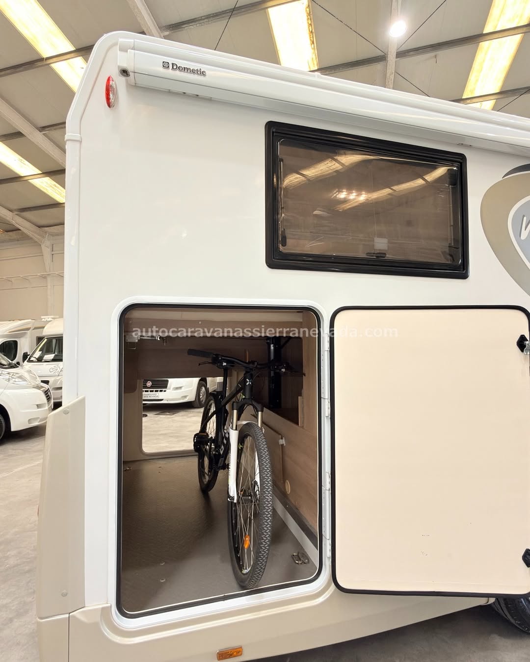 E26/38 AUTOCARAVANA PERFILADA CI MAGIS 65XT En Autocaravanas Sierra Nevada llevamos más de 22 años ayudando a nuestros clientes a cumplir el sueño de viajar con libertad. Cada vehículo es revisado y reacondicionado a fondo, cuidando cada detalle para que luzca, funcione y se sienta como nuevo, preparado para ofrecer años de fiabilidad y disfrute. Para más información o precio 💵 consulté en nuestra web www.autocaravanassierranevada.com o haga click 👉🖱️ en nuestro enlace ⬇️👇 https://autocaravanassierranevada.com/autocaravanas/ci-magis-65xt-e26-38/ ¿Quieres pagar a plazos? Llama y te informamos sin compromiso 📞617 79 57 19 📞687 85 35 11 EQUIPAMIENTO Y EXTRAS 👇 MOTOR: FIAT DUCATO 2.3 MULTIJET 130cv AÑO: 2016 KM: 61.000 Medidas exteriores: 7,30m x 2,90m Plazas: 4 Extras y Equipamiento: * Medida maletero con doble acceso: (2,15m x 1,05m x 1,10m) * Camas (Isla elevable manual/ Colgante eléctrica/Salón convertible) Aire acondicionado de motor Airbag (conductor y copiloto) Velocidad de Crucero Cierre centralizado (cabina) Espejos eléctricos Elevalunas eléctricos Equipo Multimedia Cámara de Visión Trasera Oscurecedores térmicos en cabina Asientos Giratorios Mosquiteras en ventanas, claraboyas y puerta principal Claraboyas transparentes y panorámica XXL en cabina Frigo THETFORD (220v, Gas, 12v, Auto) 149L capacidad Ducha con mampara separada de aseo Inversor 2000w Batería de 95ah 1 Placa solar 100w Calefacción truma combi 2 TV a 12 V. Escalon doble peldaño integrado Toldo DOMETIC de 4,5m Neumáticos reforzados especial camper www.autocaravanassierranevada.com #autocaravanasgranada #autocaravanaocasion #autocaravanasdeocasion #ventaautocaravana #compraautocaravana #autocaravanabarata #caravaningandalucia #autocaravanasur #granadaturismo #granadaocasion #andaluciavanlife #vanlife #camperlife #motorhome #campervan #viajarenautocaravana #caravaninglife #aventuraenruta #viajeslibres #escapadarural #naturalezaylibertad #viajarporelmundo #rutavanlife #descubreespaña