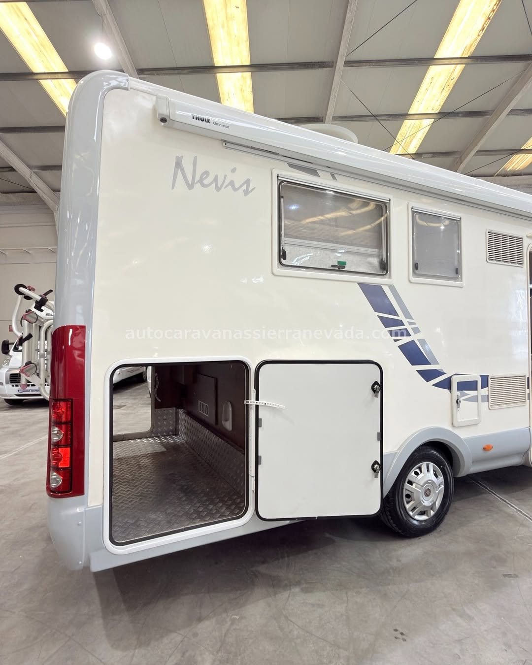 V26/10 AUTOCARAVANA INTEGRAL MCLOUIS NEVIS 872 En Autocaravanas Sierra Nevada llevamos más de 22 años ayudando a nuestros clientes a cumplir el sueño de viajar con libertad. Cada vehículo es revisado y reacondicionado a fondo, cuidando cada detalle para que luzca, funcione y se sienta como nuevo, preparado para ofrecer años de fiabilidad y disfrute. Para más información o precio 💵 consulté en nuestra web www.autocaravanassierranevada.com o haga click 👉🖱️ en nuestro enlace ⬇️👇 https://autocaravanassierranevada.com/autocaravanas/mclouis-nevis-872-v26-10/ ¿Quieres pagar a plazos? Llama y te informamos sin compromiso 📞617 79 57 19 📞687 85 35 11 EQUIPAMIENTO Y EXTRAS 👇 MOTOR: FIAT DUCATO 2.3 MULTIJET 130cv AÑO: 2011 KM: 127.000 Medidas exteriores: 7,40m x 2,90m Plazas: 4 Extras y Equipamiento: * Medida maletero doble portón (2,20m x 0,97m x 0,90m) * Camas (Colgante en cabina/ Isla) Aire acondicionado de motor Airbag (conductor y copiloto) ASR Elevalunas eléctricos (conductor) Equipo Multimedia Asientos Giratorios Oscurecedores REMIS en cabina completa Mosquiteras en ventanas y claraboyas Claraboyas transparentes y Claraboya xxl en salón TurboVent Frigo THETFORD (220v, Gas, 12v, Auto) 141L capacidad Extractor de Humos Horno a gas Ducha con mampara separada de aseo Batería de 95ah. 1 Placa solar 100w TV 12 V. Escalon doble peldaño integrado Toldo OMNISTOR THULE de 4m Portabicis para 2 Neumáticos reforzados especial camper www.autocaravanassierranevada.com #autocaravanasgranada #autocaravanaocasion #autocaravanasdeocasion #ventaautocaravana #compraautocaravana #autocaravanabarata #caravaningandalucia #autocaravanasur #granadaturismo #granadaocasion #andaluciavanlife #vanlife #camperlife #motorhome #campervan #viajarenautocaravana #caravaninglife #aventuraenruta #viajeslibres #escapadarural #naturalezaylibertad #viajarporelmundo #rutavanlife #descubreespaña