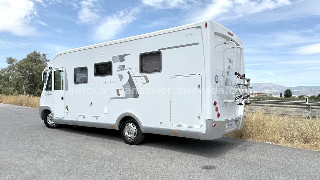 Integral BAVARIA I 740 BALTIC Autocaravanas Sierra Nevada empresa con más de 20 años de experiencia en el sector de venta de ocasión os ofrece esta magnífica casa rodante.🗣️👉 Para más información o precio 💵 consulté en nuestra página web www.autocaravanassierranevada.com ➡️🌐💻 o haga click👉🖱️ en nuestro enlace ⬇️👇 https://autocaravanassierranevada.com/listings/bavaria-i740-baltic/ ¿Quieres pagar a plazos? Llama y te informamos sin compromiso 📞617795719 📞621251555 Extras 👇 MOTOR: Fiat Ducato 2.3 MultiJet 130cv AÑO: 2012 KM: 56000 Medidas: 7,20m x 3,10m Plazas viajar: 4 Plazas dormir: 4 * Medida Garaje con doble portón: (2,20m x 1,00m x 1,10m) * Camas (Isla / Colgante en cabina) Extras: Aire acondicionado (de motor) Velocidad de crucero Cierre centralizado 2 puertas Espejos eléctricos Elevalunas eléctricos (sólo conductor) Radio (2DIN-CD-USB-BT-Camara trasera) Cámara de visión trasera Asientos giratorios Oscurecedores REMIS en cabina completa Parasoles enrollables manual Mosquiteras en ventanas, claraboyas Claraboyas transparentes y Claraboya XXL en salón Aire acondicionado 220v. Frigo DOMETIC (220v, Gas, 12v, Auto) 160L capacidad Horno Extractor de humos Ducha con mampara separada de aseo WC con SOG Batería de 95ah. Placa solar de 100w. Calefacción Truma Combi Tv 12v. (TDT - HDMI - USB - DVD) Escalón eléctrico de aluminio Portabicis THULE para 2 Maleteros laterales extraíbles Neumaticos reforzados marca BRIDGESTONE especial camper #autocaravanastyle #viajarconniños #viajarenautocaravanaconniños #roadtrip #autocaravanaadventure #ventadeautocaravanas #autocaravanassierranevada #autocaravantravel #autocaravanaenlaplaya #kitcamping #differentholidays #camaisla #motorhome #caravanas1000 #camper #motorhome #rv #campingwithdogs #campingcar