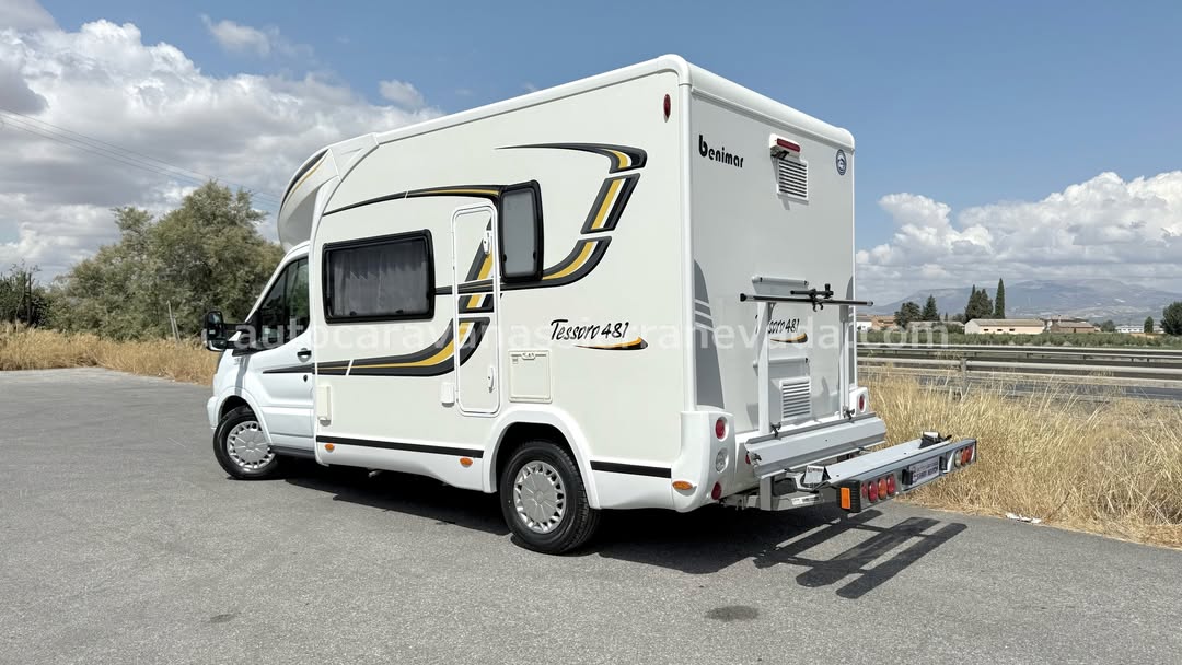 Perfilada BENIMAR TESSORO 481

Autocaravanas Sierra Nevada empresa con más de 20 años de experiencia en el sector de venta de ocasión os ofrece esta magnífica casa rodante.🗣️👉 Para más información o precio 💵 consulté en nuestra página web

www.autocaravanassierranevada.com

➡️🌐💻 o haga click👉🖱️ en nuestro enlace ⬇️👇

https://autocaravanassierranevada.com/listings/benimar-tessoro-481-2/

¿Quieres pagar a plazos?
Llama y te informamos sin compromiso

📞617795719
📞621251555

Extras 👇

MOTOR: FORD 2.2 TDCI 155cv
AÑO: 2015
KM: 10.000
Medidas: 6,00m x 2,90m
Plazas viajar: 4
Plazas dormir: 4
* Medida Garaje: (0,95m x 0,45m x 1,90m)
* Camas (Salón Convertible / Colgante eléctrica en salón)
* Cadena de distribución

Extras:
Aire acondicionado (de motor)
AirBag (conductor y copiloto)
Velocidad de Crucero
Cierre centralizado (en cabina)
Espejos eléctricos
Elevalunas eléctricos
Radio Original Ford (CD-USB-BT-AUX)
Cámara de visión trasera
Asientos giratorios
Oscurecedores REMIS laterales
Mosquiteras en ventanas, claraboyas y puerta principal
Claraboyas transparentes y Claraboya panorámica XXL en cabina
Frigo THETFORD (220v, Gas, 12v, Auto) 141L capacidad
Ducha con mampara dentro de aseo
Inverter de 2000w.
Batería de 95ah.
Placa solar de 100w.
Calefacción WEBASTO a gasoil
Tv 12v. (LCD-HDMI-USB-DVD)
Escalón de doble peldaño integrado
Toldo Fiamma 2,5m
Portamotos
Neumáticos reforzados especial camper

#autocaravanastyle #viajarconniños #viajarenautocaravanaconniños #roadtrip #autocaravanaadventure #ventadeautocaravanas #autocaravanassierranevada #autocaravantravel #autocaravanaenlaplaya #kitcamping #differentholidays #camaisla #motorhome #caravanas1000 #camper #motorhome #rv #campingwithdogs #campingcar