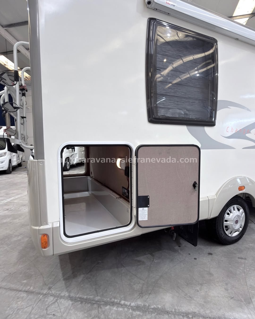 V25/110 AUTOCARAVANA INTEGRAL ITINEO MB740

En Autocaravanas Sierra Nevada llevamos más de 20 años ayudando a nuestros clientes a cumplir el sueño de viajar con libertad.

Cada vehículo es revisado y reacondicionado a fondo, cuidando cada detalle para que luzca, funcione y se sienta como nuevo, preparado para ofrecer años de fiabilidad y disfrute.

Para más información o precio 💵 consulté en nuestra web www.autocaravanassierranevada.com

o haga click 👉🖱️ en nuestro enlace ⬇️👇

https://autocaravanassierranevada.com/listings/itineo-mb740-v25-110/

¿Quieres pagar a plazos?
Llama y te informamos sin compromiso

📞617 79 57 19
📞687 85 35 11

EQUIPAMIENTO Y EXTRAS 👇

MOTOR: FIAT DUCATO 2.3 MULTIJET 130cv
AÑO: 2013
KM: 87.000
Medidas exteriores: 7,00m x 3,00m
Plazas: 4

Extras y Equipamiento:

* Medidas maletero con doble acceso : (2,20m x 0,80m x 0,90m)
* Camas (Isla/ Colgante en cabina)

- Aire acondicionado (de motor)
- AirBag (conductor )
- Velocidad de Crucero
- Cierre Centralizado
- Espejos eléctricos
- Elevalunas eléctricos(en conductor)
- Equipo Multimedia
- Asientos Giratorio
- Mosquiteras en ventanas ,claraboyas y puerta principal
- Claraboya transparentes y Claraboya xxl en salón
- Frigo THETFORD (220v, Gas, 12v,aut) 149L
- Ducha con mampara separada de aseo
- Batería de 100ah.
- Placa solar 100w
- Calefacción Truma Combi
- TV.
- Escalón doble peldaño integrado
- Toldo TRISTOR de 4m.
- Portabicis para 3
- Neumáticos reforzados especial camper

www.autocaravanassierranevada.com

#autocaravanasgranada
#autocaravanaocasion
#autocaravanasdeocasion
#ventaautocaravana
#compraautocaravana
#autocaravanabarata
#caravaningandalucia
#autocaravanasur
#granadaturismo
#granadaocasion
#andaluciavanlife
#vanlife
#camperlife
#motorhome
#campervan
#viajarenautocaravana
#caravaninglife
#aventuraenruta
#viajeslibres
#escapadarural
#naturalezaylibertad
#viajarporelmundo
#rutavanlife
#descubreespaña